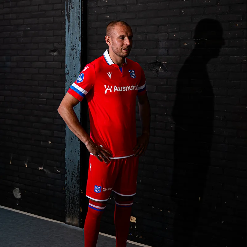 Veel kritiek op 'Russische vlag' in nieuwe uitshirt sc Heerenveen