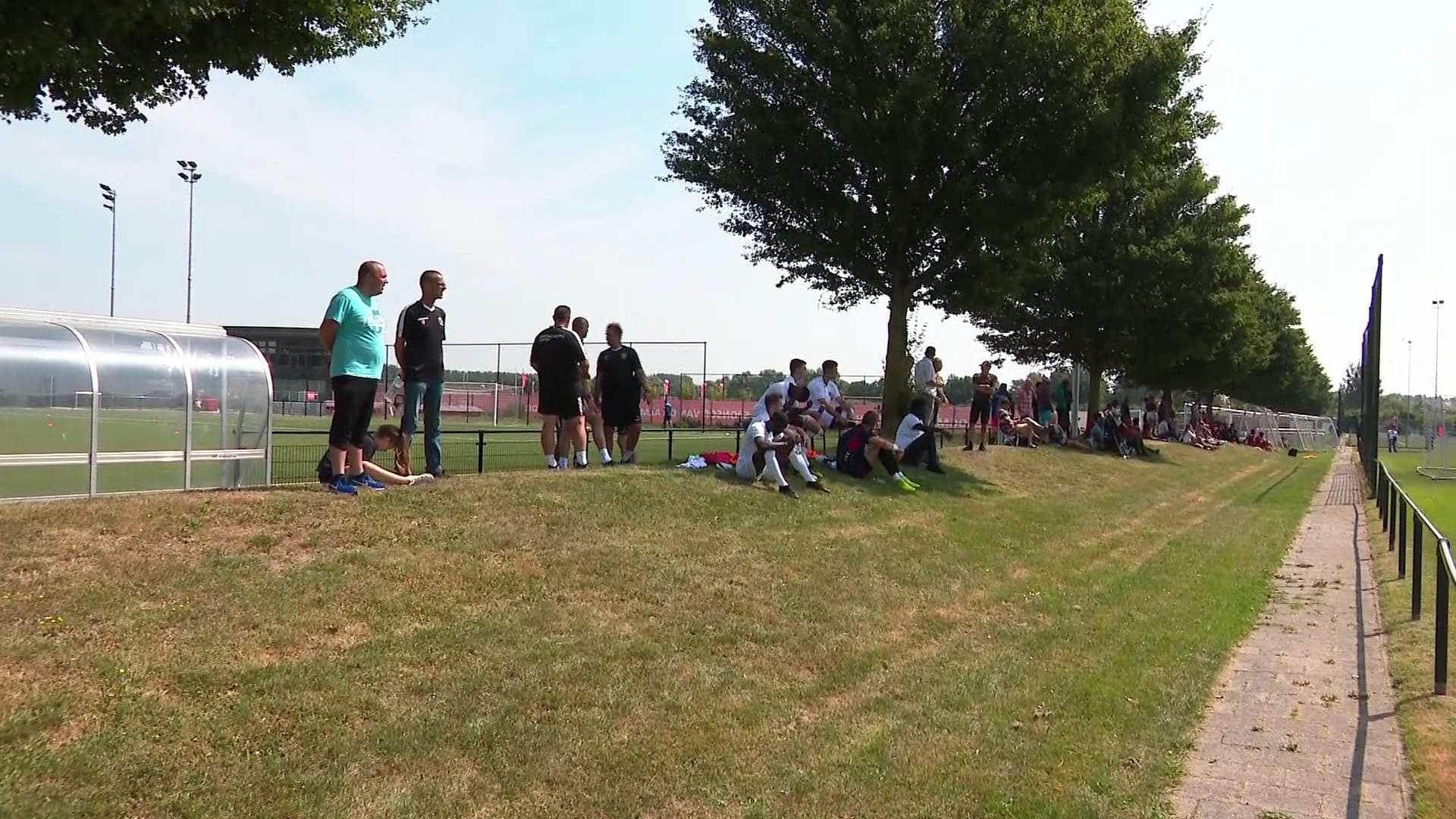 Werkloze voetbalprofs strijden voor nieuw contract in speciaal team