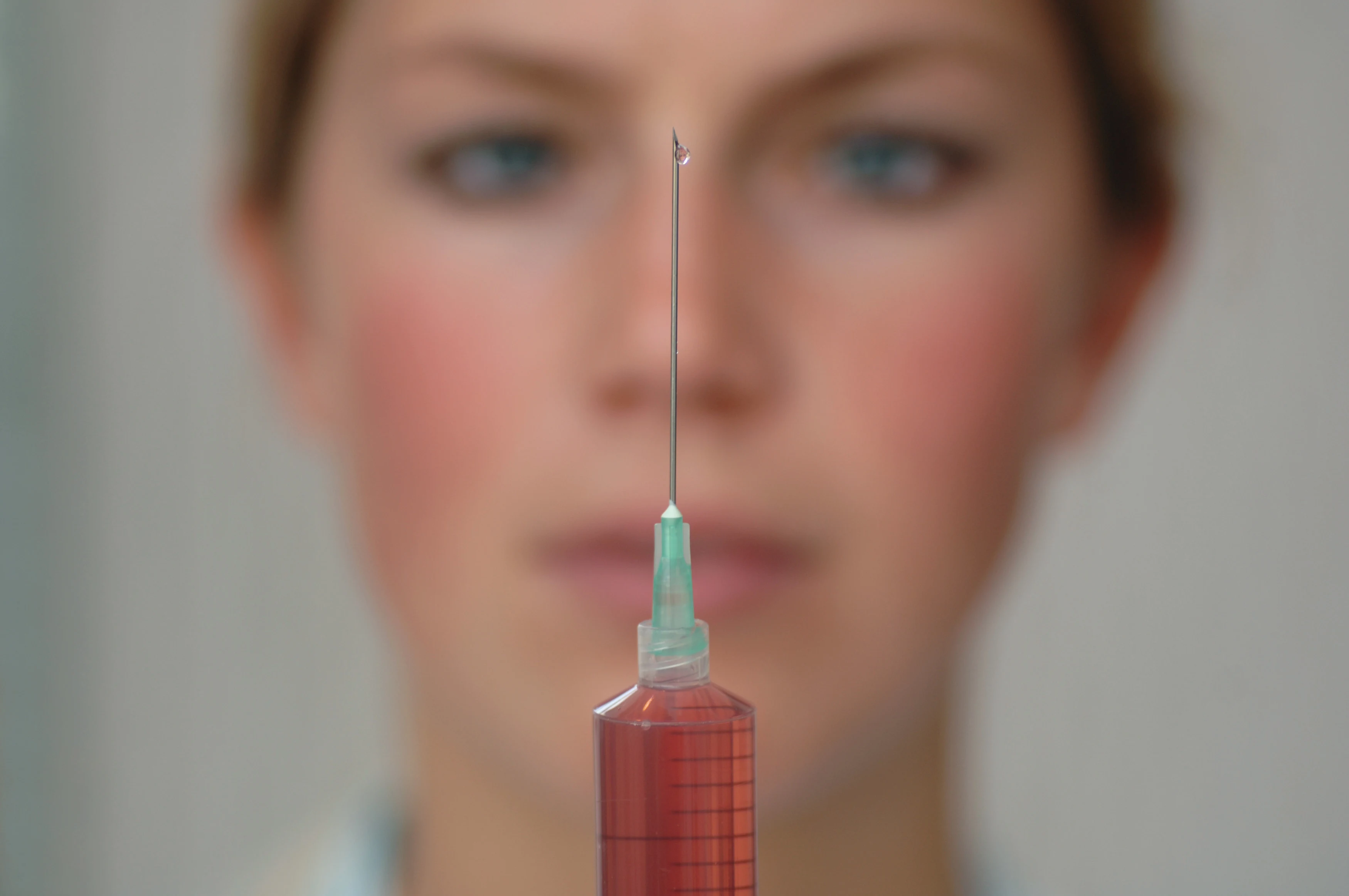 Verpleegster (24) krijgt taakstraf voor dodelijke injectie met verkeerde spuit