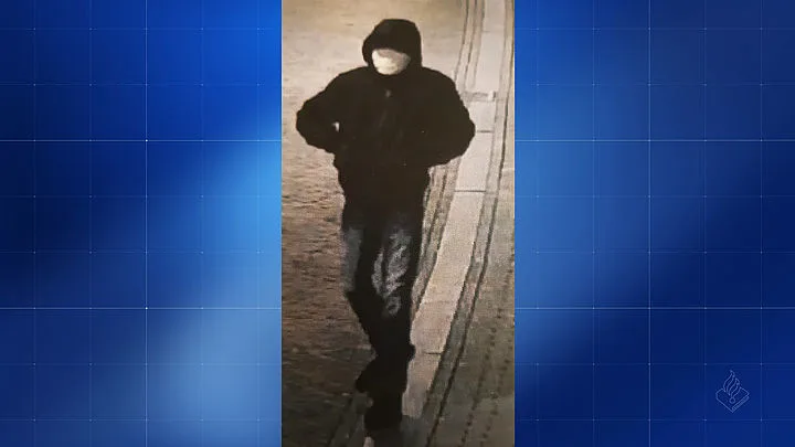 Dit is de man die een granaat aan de deur van café Bruut in Zwolle hing