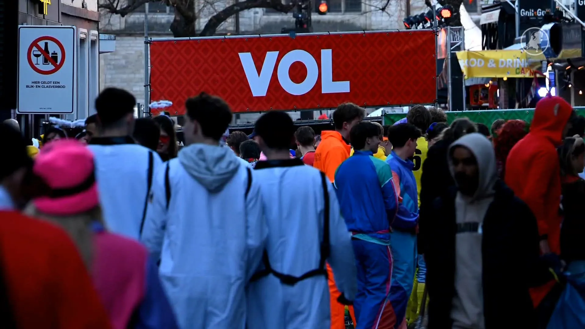 Centrum Breda vol met carnavalsvierders, gemeente roept op niet meer te komen