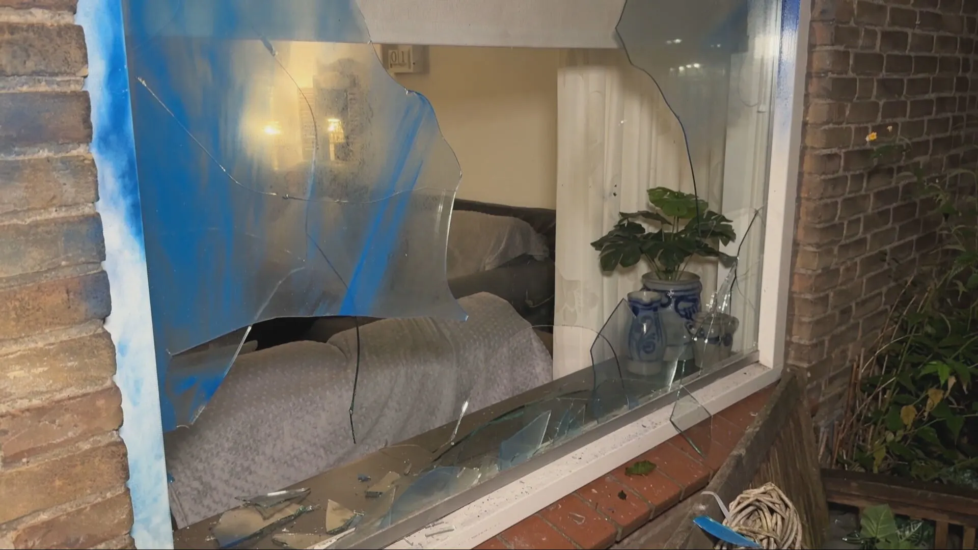 Explosie bij Maastrichtse woning terwijl bewoner in woonkamer zit