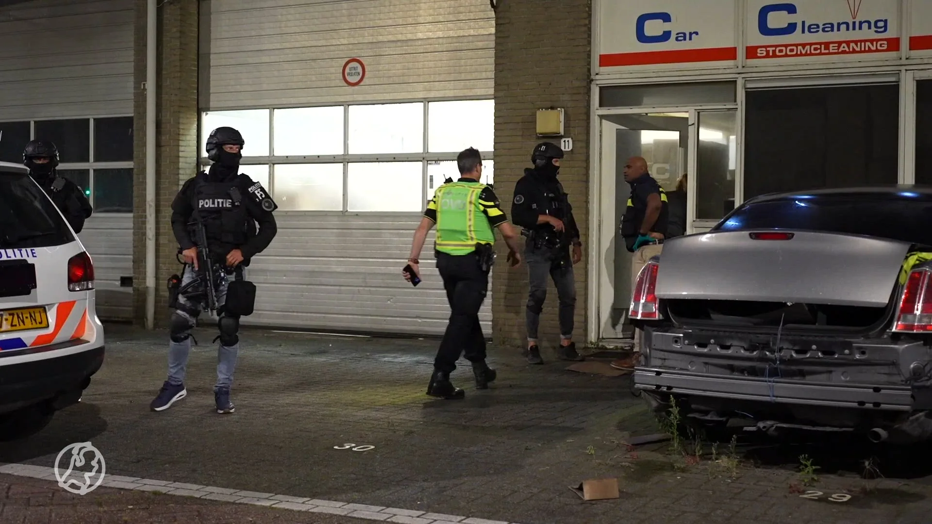 Rottende vis leidt naar vondst drugs in Rotterdams bedrijfspand