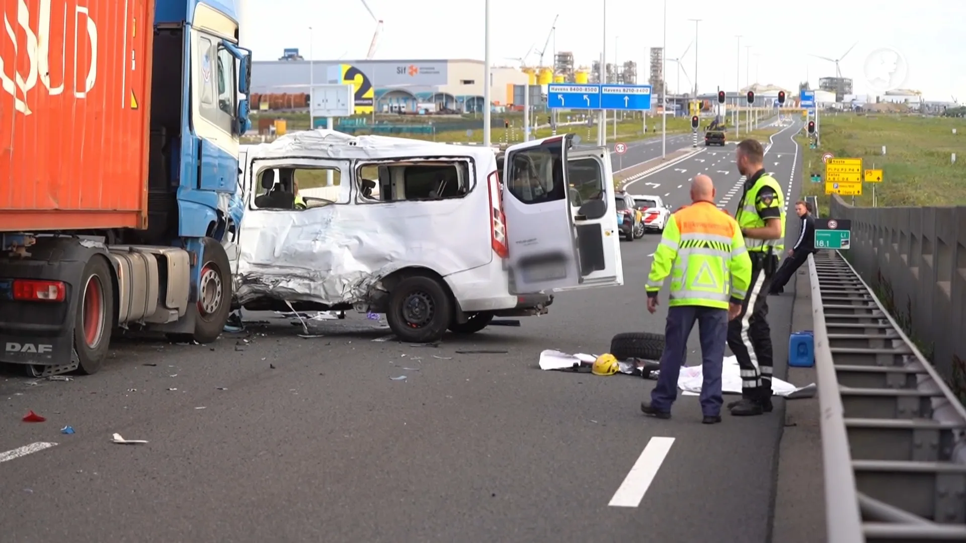 Ernstig ongeluk op Maasvlakte: vier gewonden bij botsing met vrachtwagen