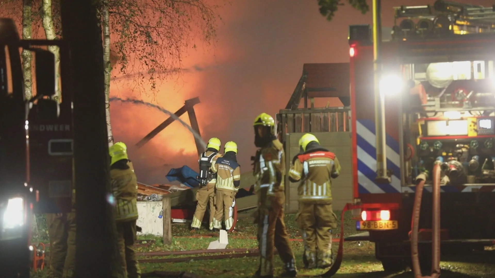 Explosie nadat bewoonster (26) oven opent, chalet verwoest en vrouw gewond