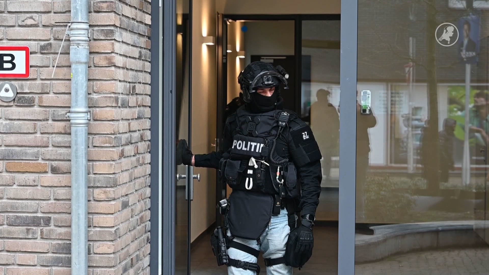 Politie doorzoekt woningen verdachten explosie synagoge Rotterdam
