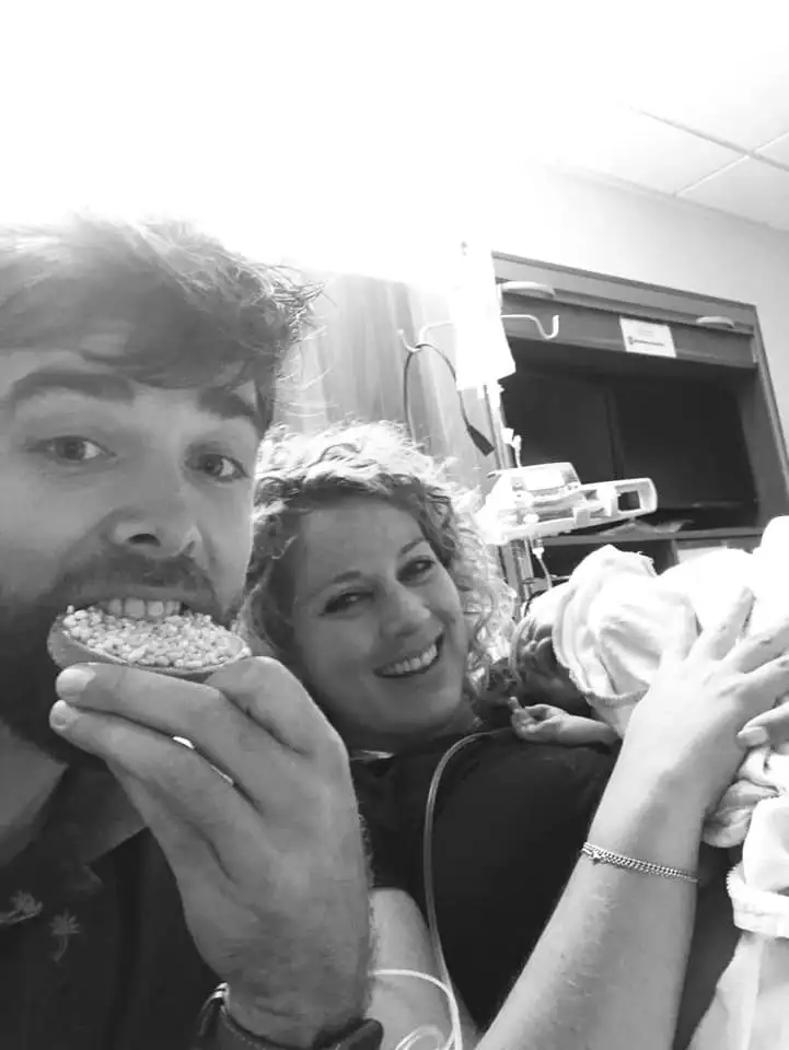 Driedubbel feest: baby Britt Romée geboren op verjaardag papa én mama