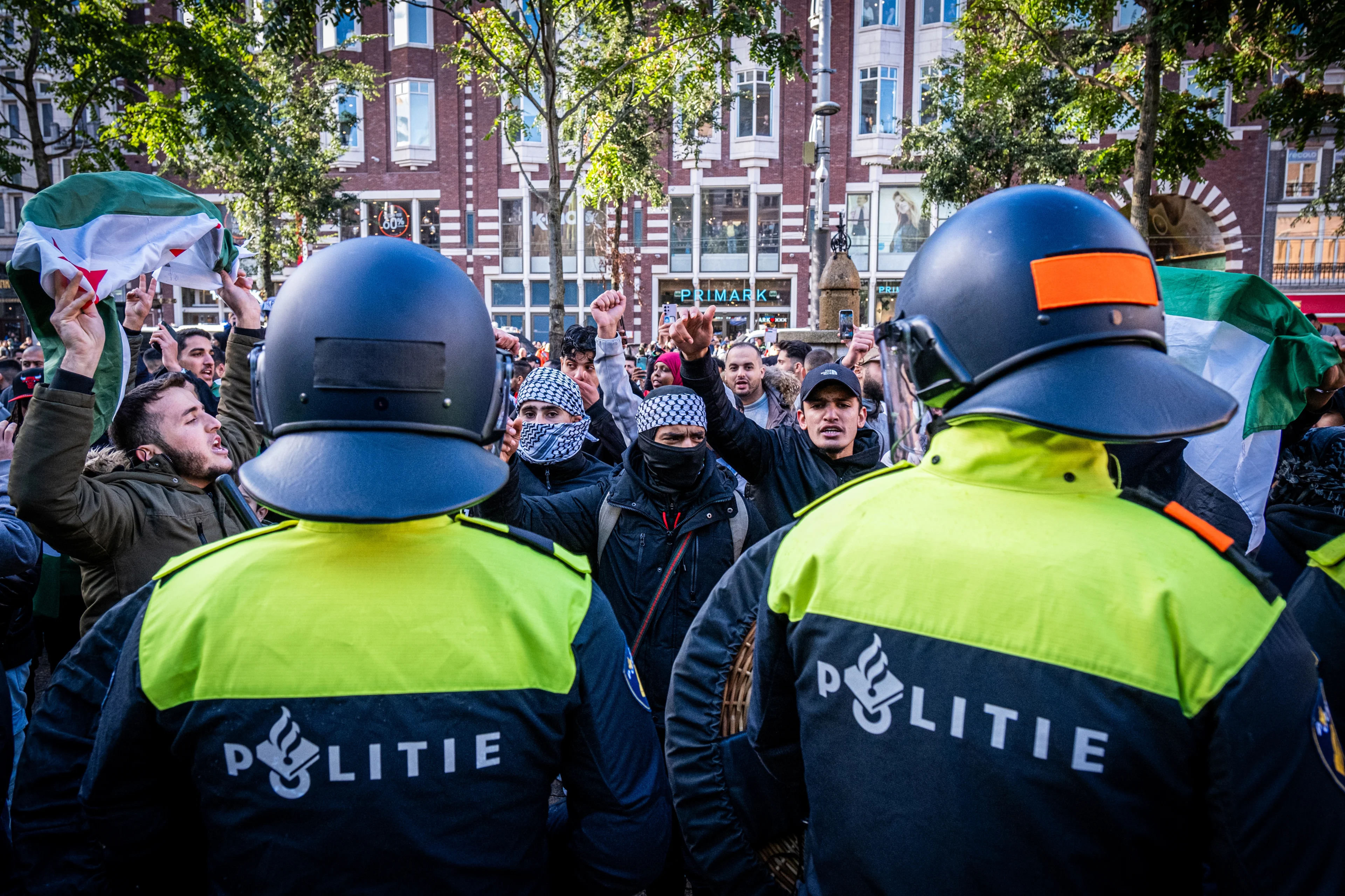 Verdachte bedreigen agent nog vast na pro-Palestina-mars