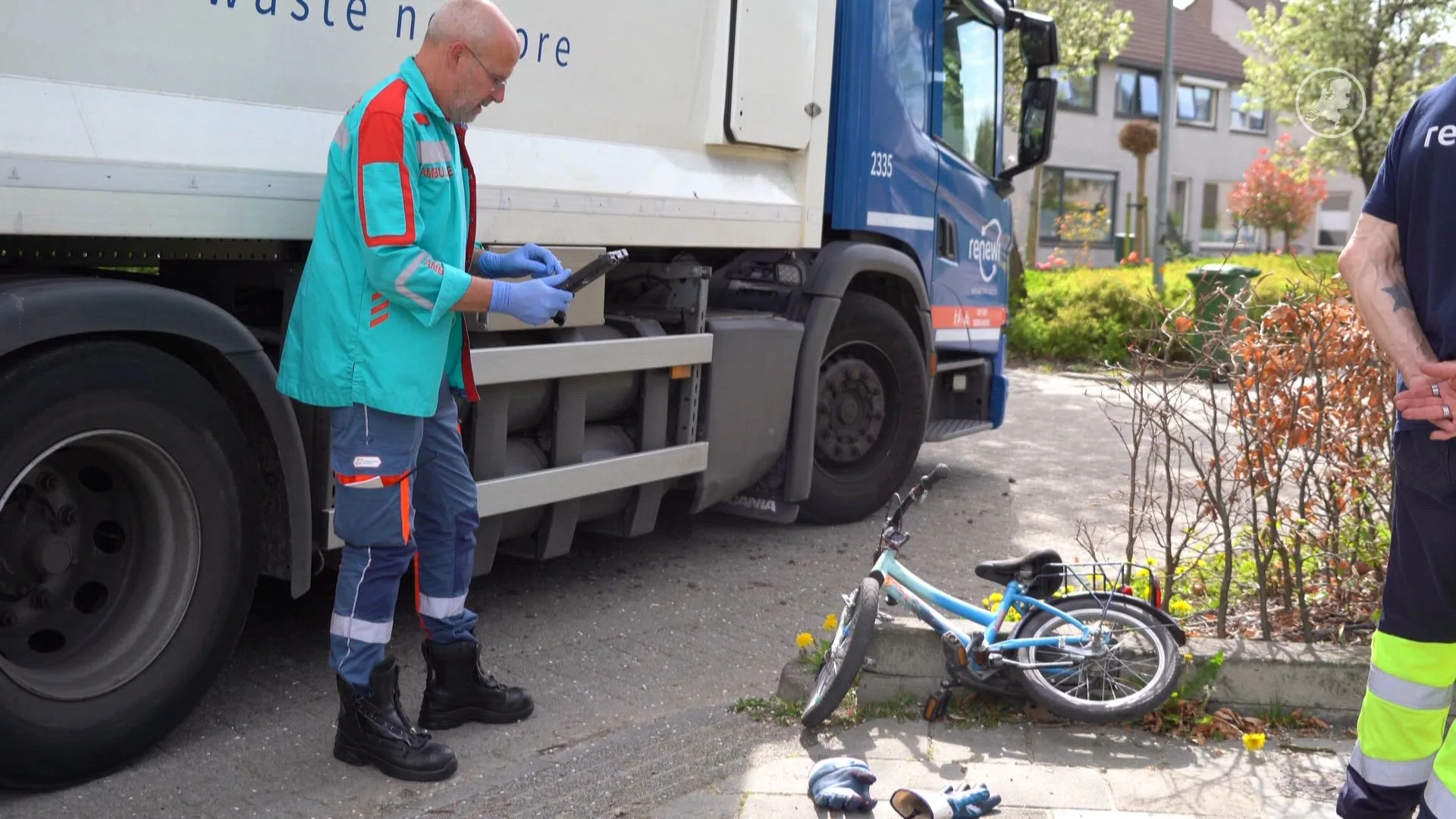 'Kindje komt deels onder vuilniswagen terecht in Zuidhorn'