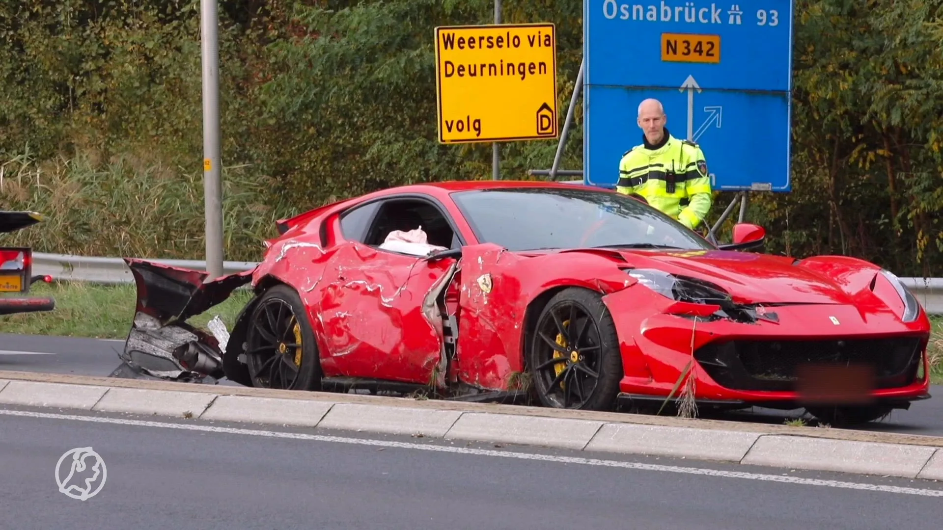 Peperdure Ferari crasht tegen lantaarnpaal in Oldezaal