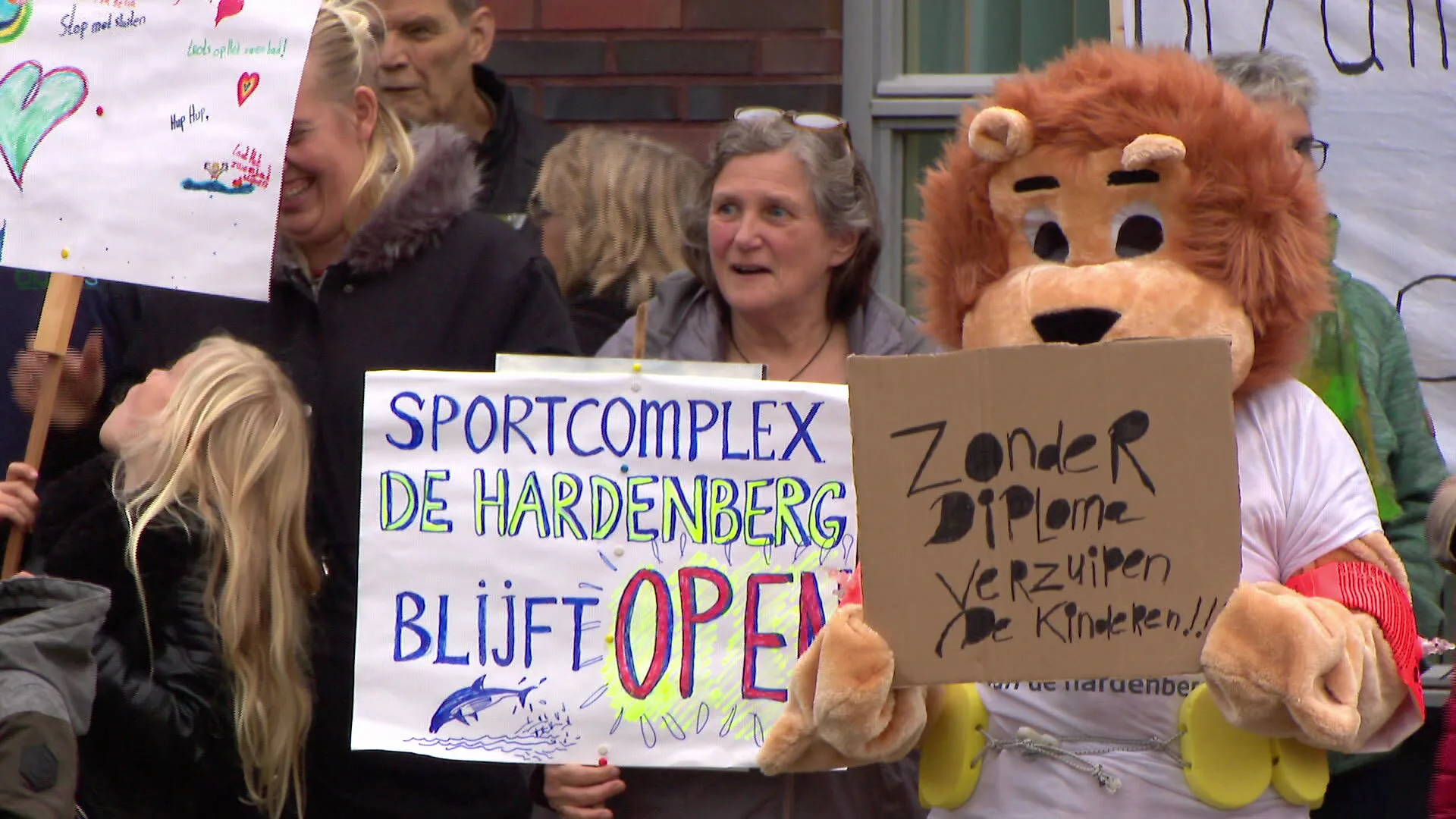 Inwoners Finsterwolde vechten voor hun zwembad: 'Het is een beetje de ziel van het hele dorp'