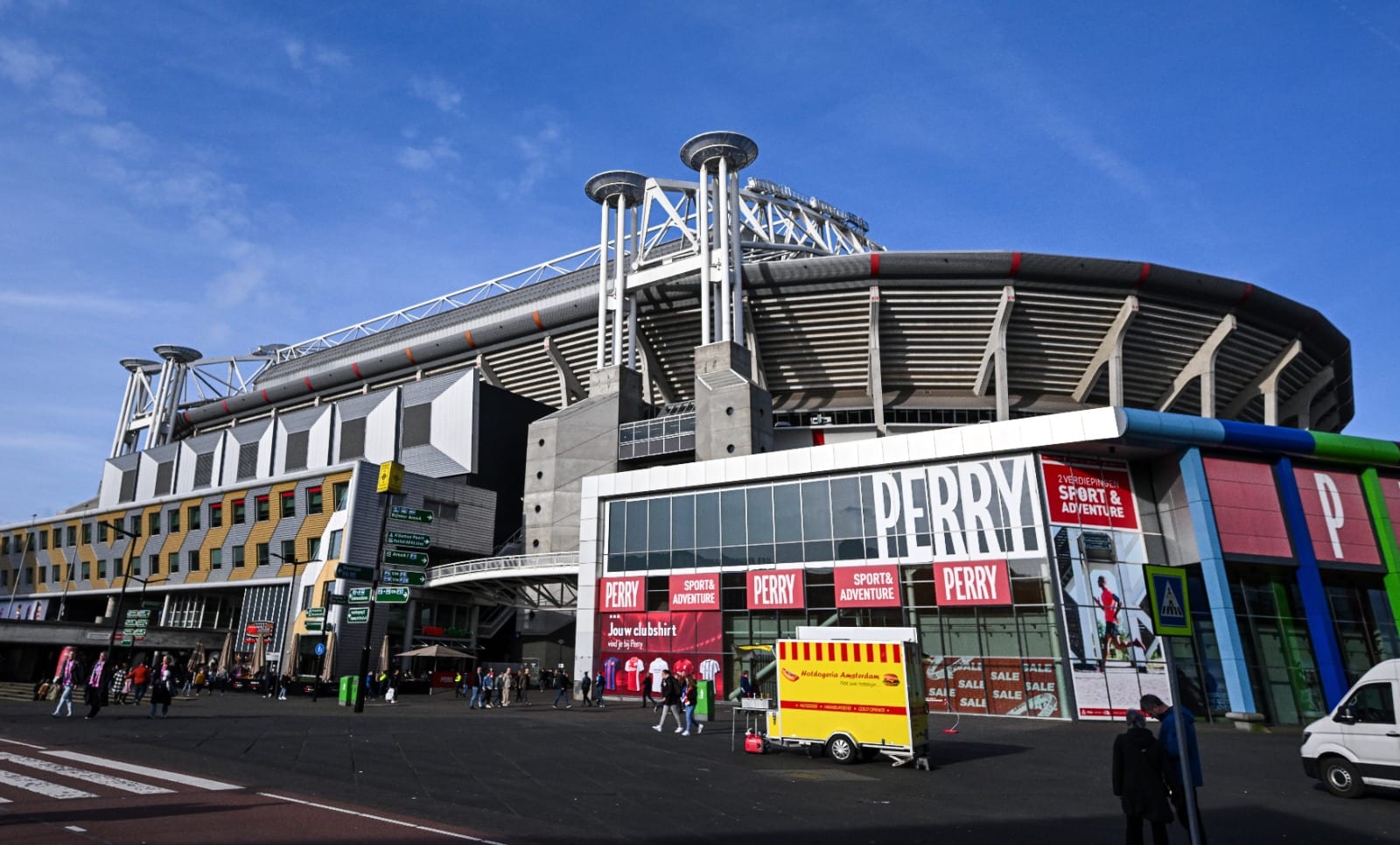 Duizenden fans al vroeg in de rij voor wereldberoemde boyband Stray Kids