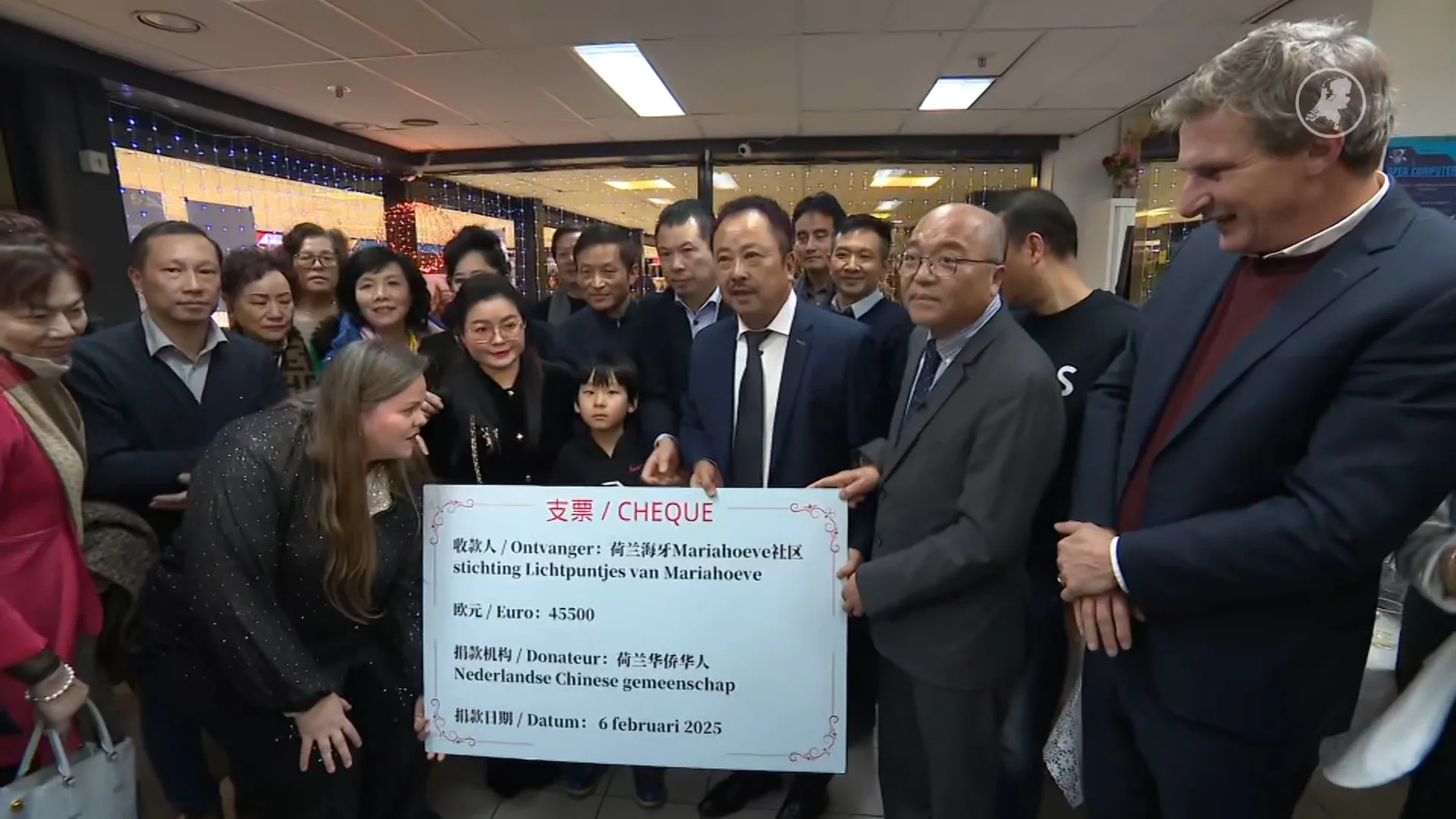 Stichting Lichtpuntjes overhandigt eerste cheque aan slachtoffer Tarwekamp