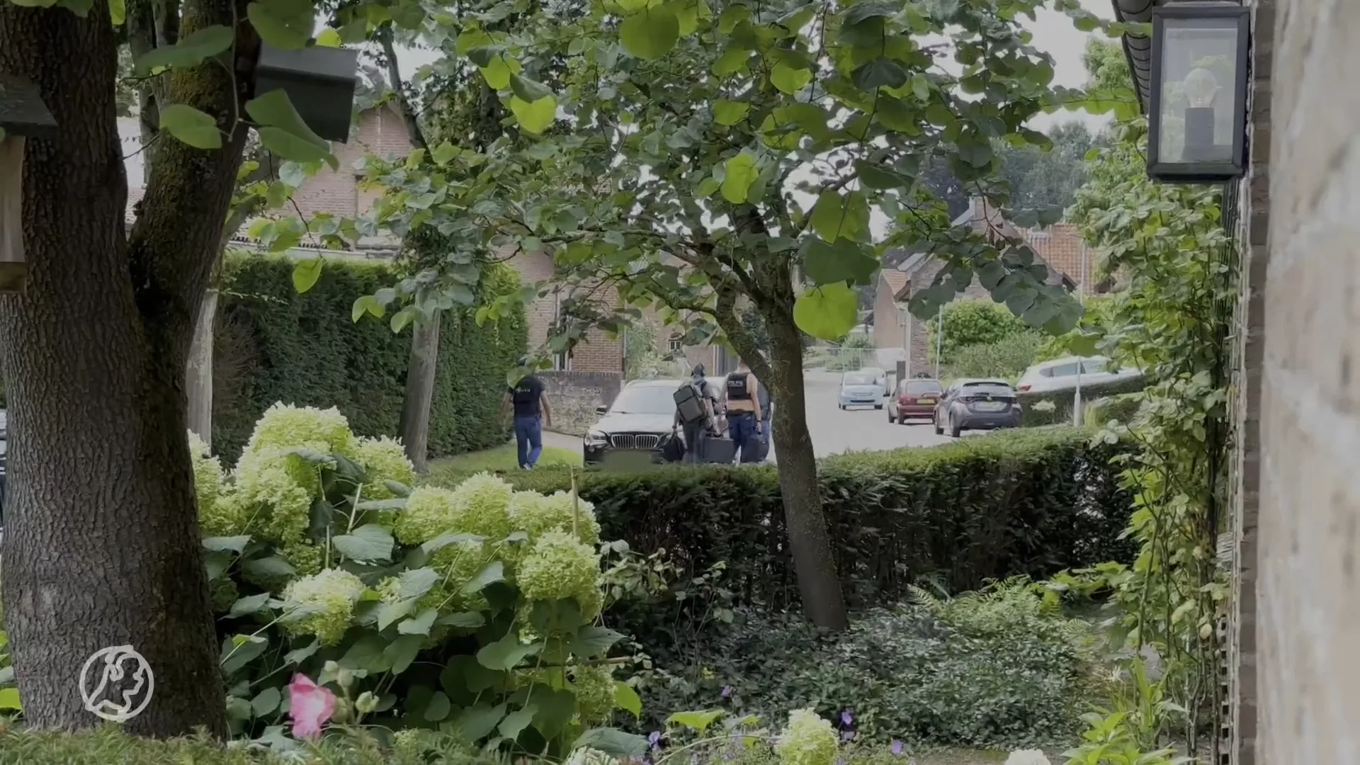 Man dreigt met wapens, politie ontruimt woningen in Hulsberg