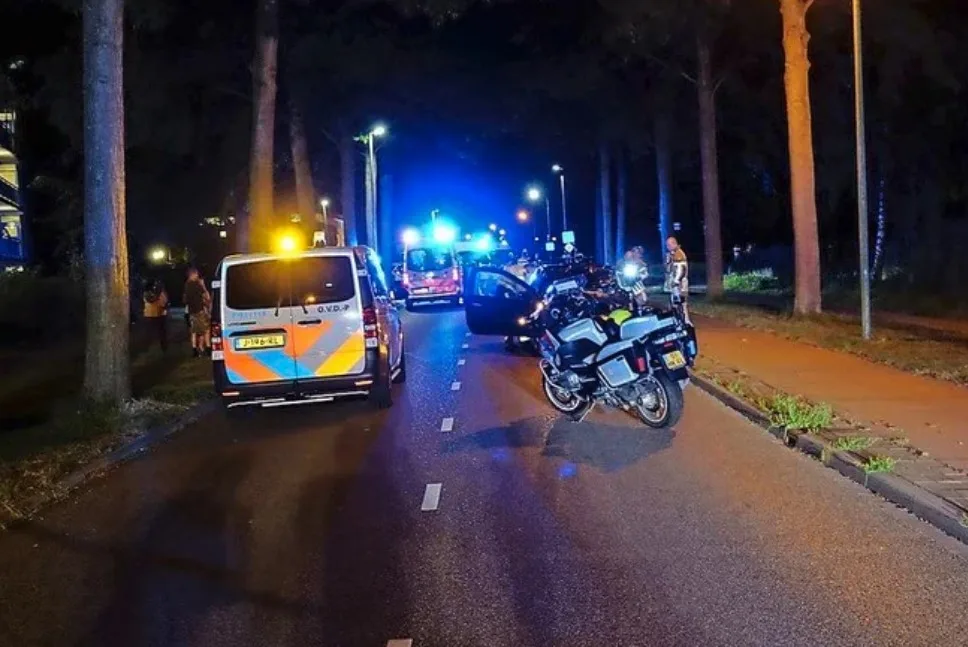 Automobilist schept fietser (28) en laat haar voor dood achter in Purmerend