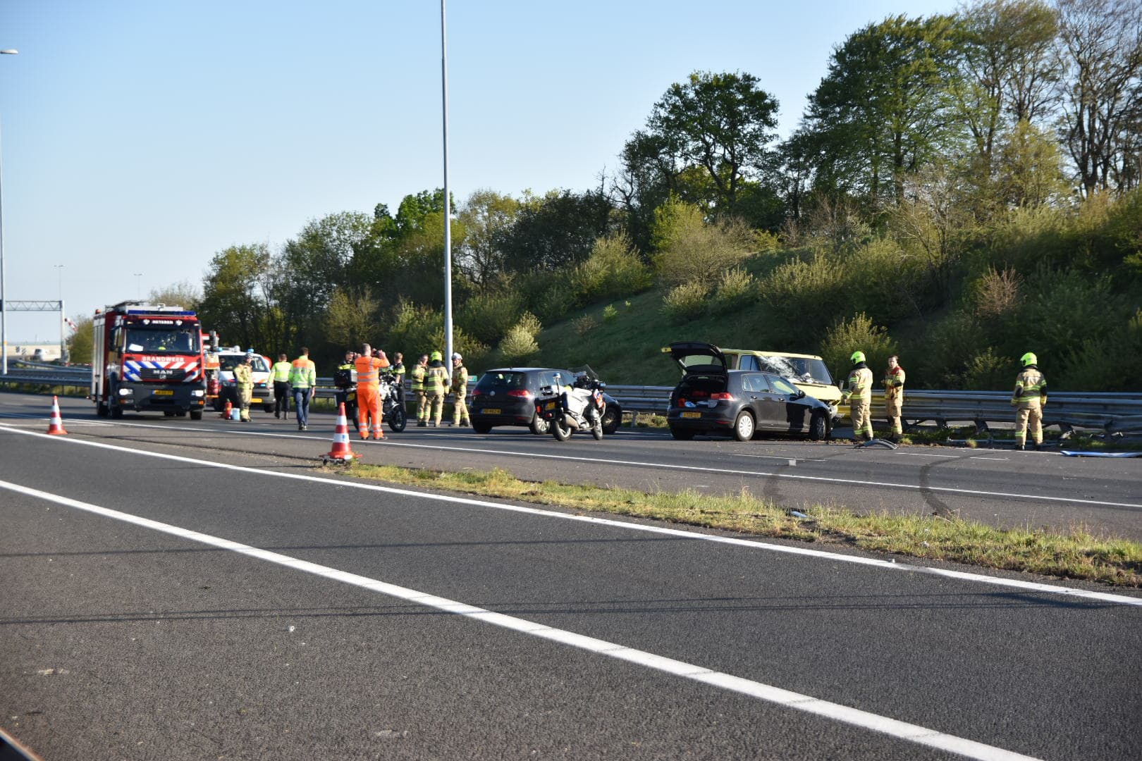 Busje tijdens spookrijden klemgereden op A50 na mogelijke ontvoering