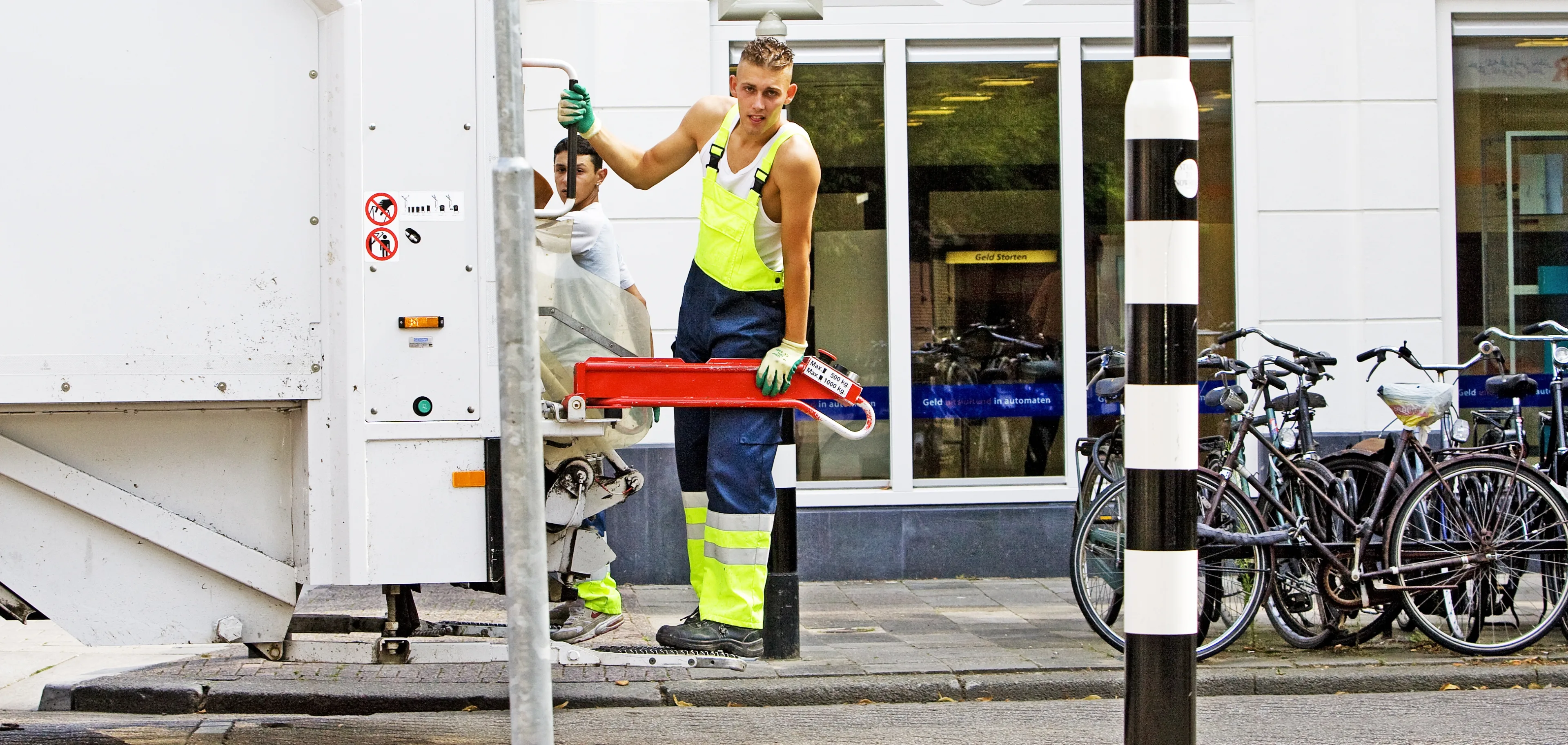 Vuilcontainers eerder geleegd vanwege verwachte hitte