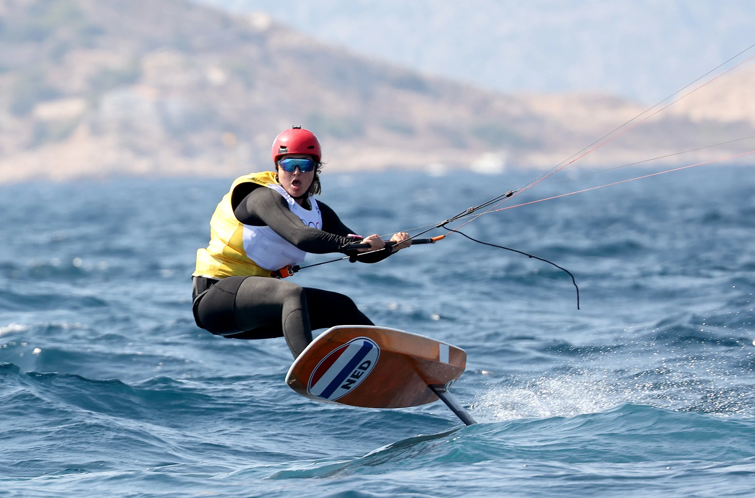 Kitesurfer Annelous Lammerts pakt brons op Olympische Spelen