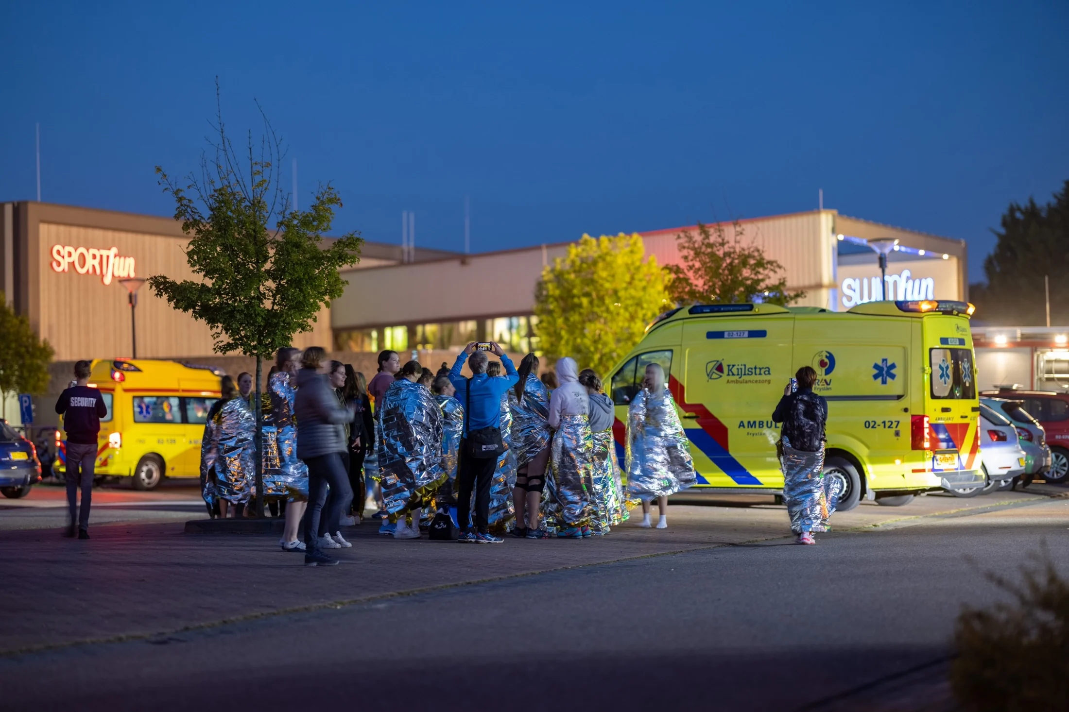 Zwembad en sporthal Joure ontruimd na vrijkomen chemische stof