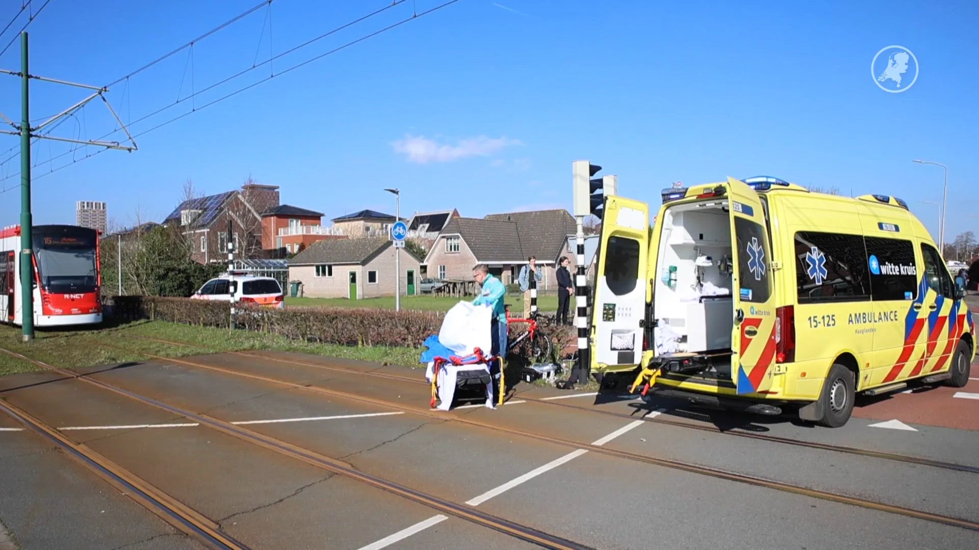 Wielrenner naar ziekenhuis na botsing met tram in Nootdorp