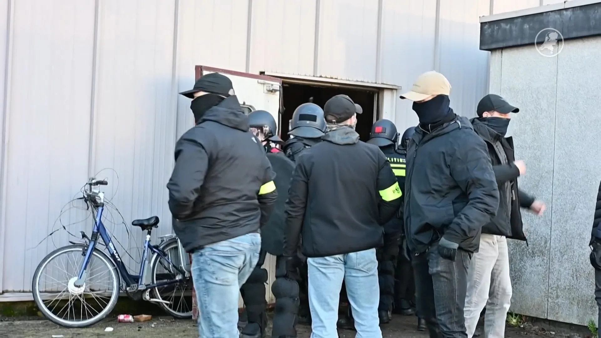 Illegale rave ontruimd door politie in Beuningen