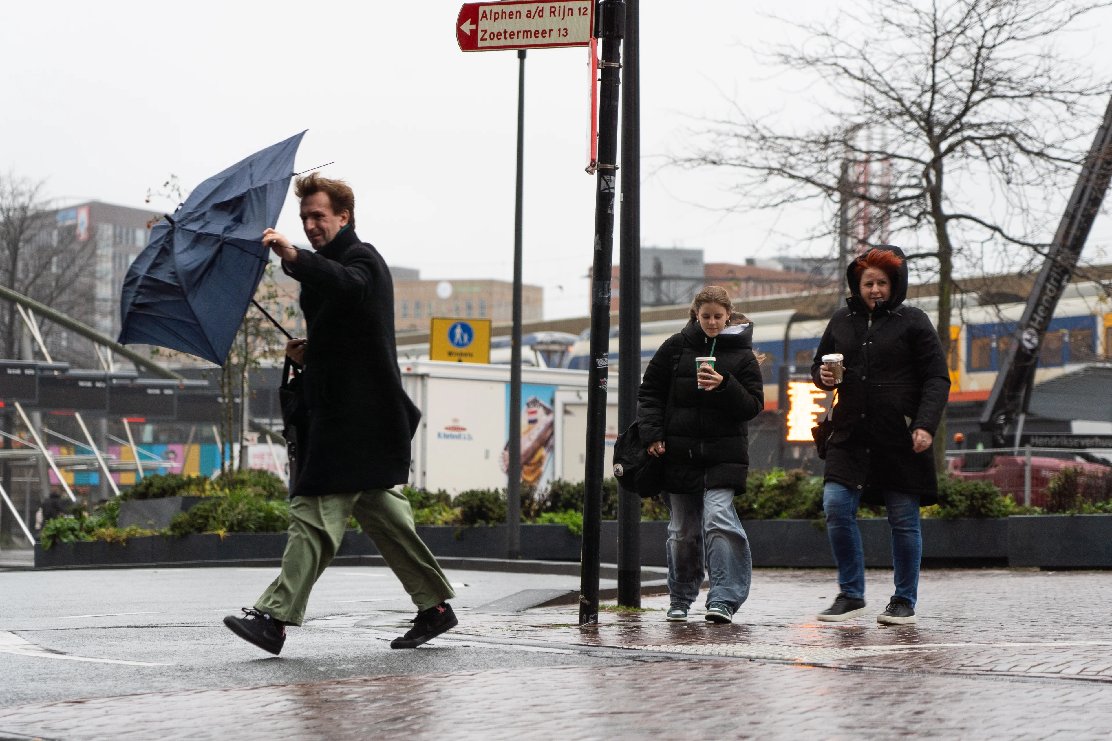 Met windkracht 10 is Conall nu officieel een zware storm