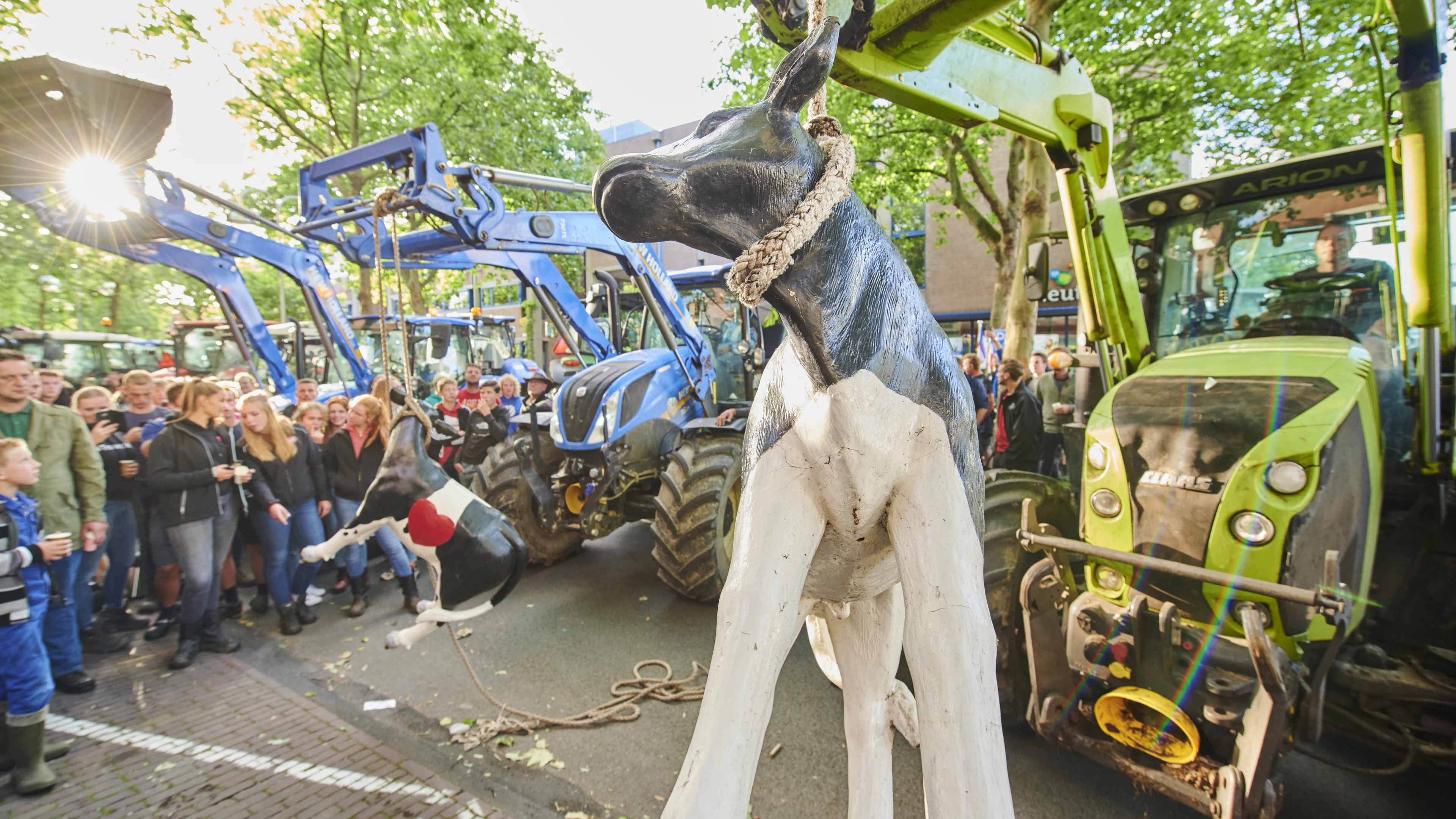 Vijftig boeren wachten CDA-prominenten op bij de Jaarbeurs in Utrecht