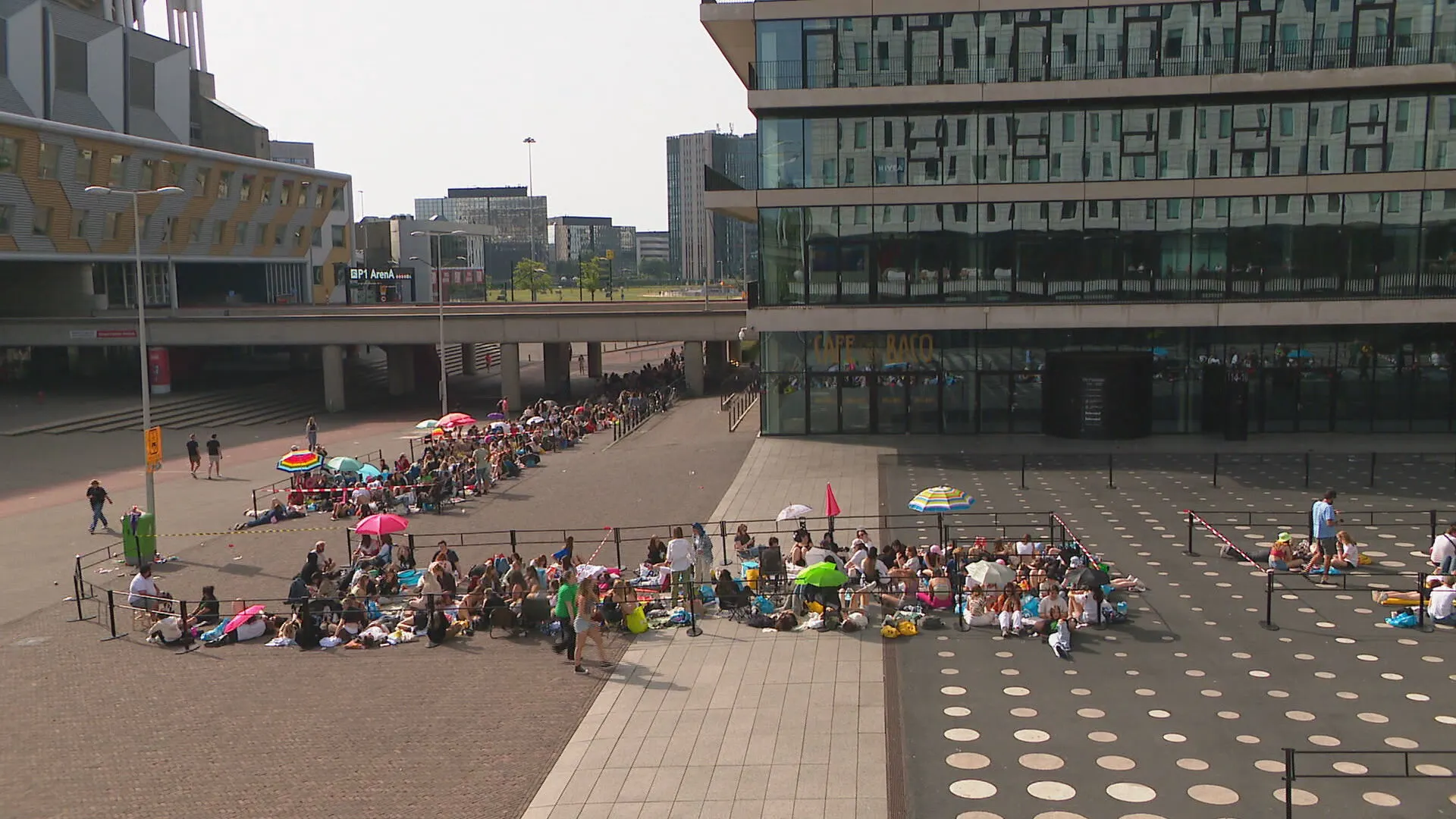 Honderden fans wachten nu al in de hitte voor concert Beyoncé