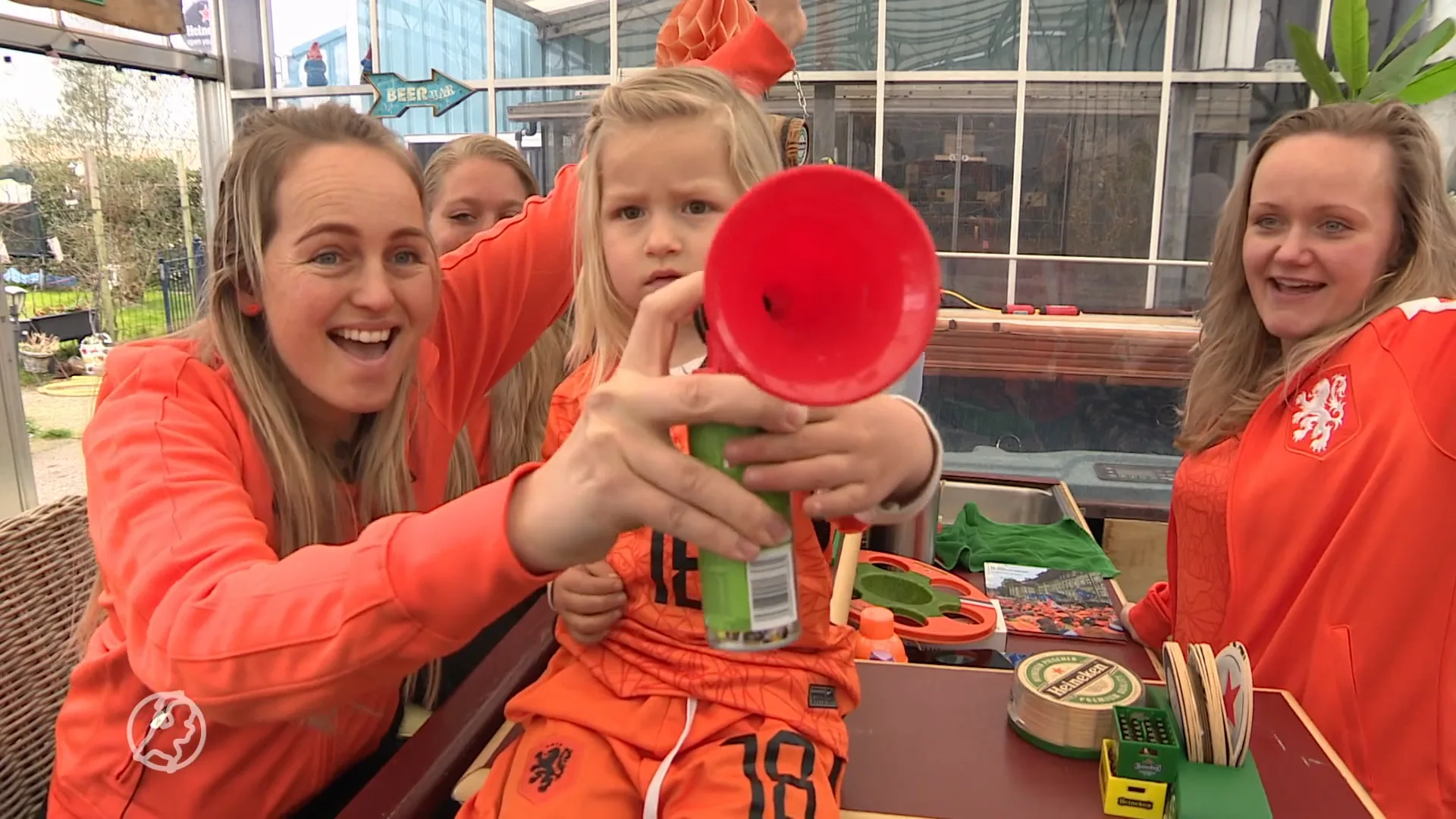 Feest voor voetballers en fans: piepklein Oranje Legioen mag zaterdag het stadion in