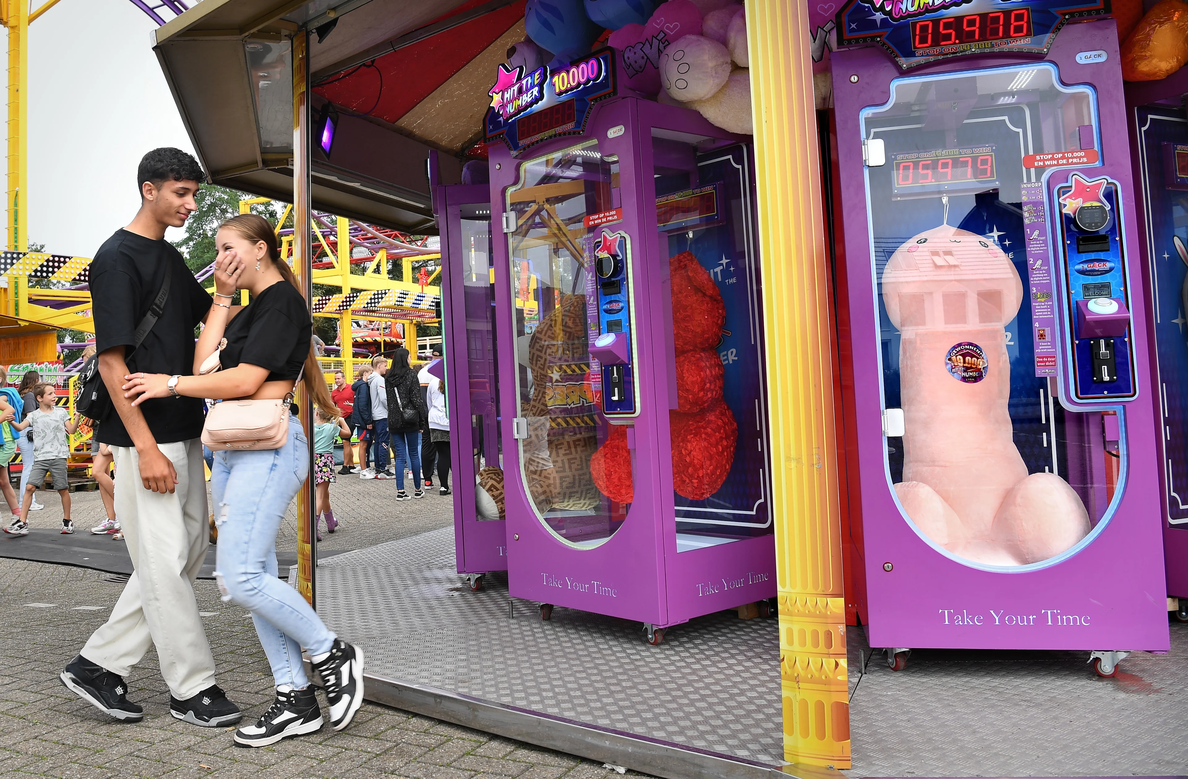 Piemelknuffel winnen? Alleen nog als 'smokkelwaar' op kermis Hillegom