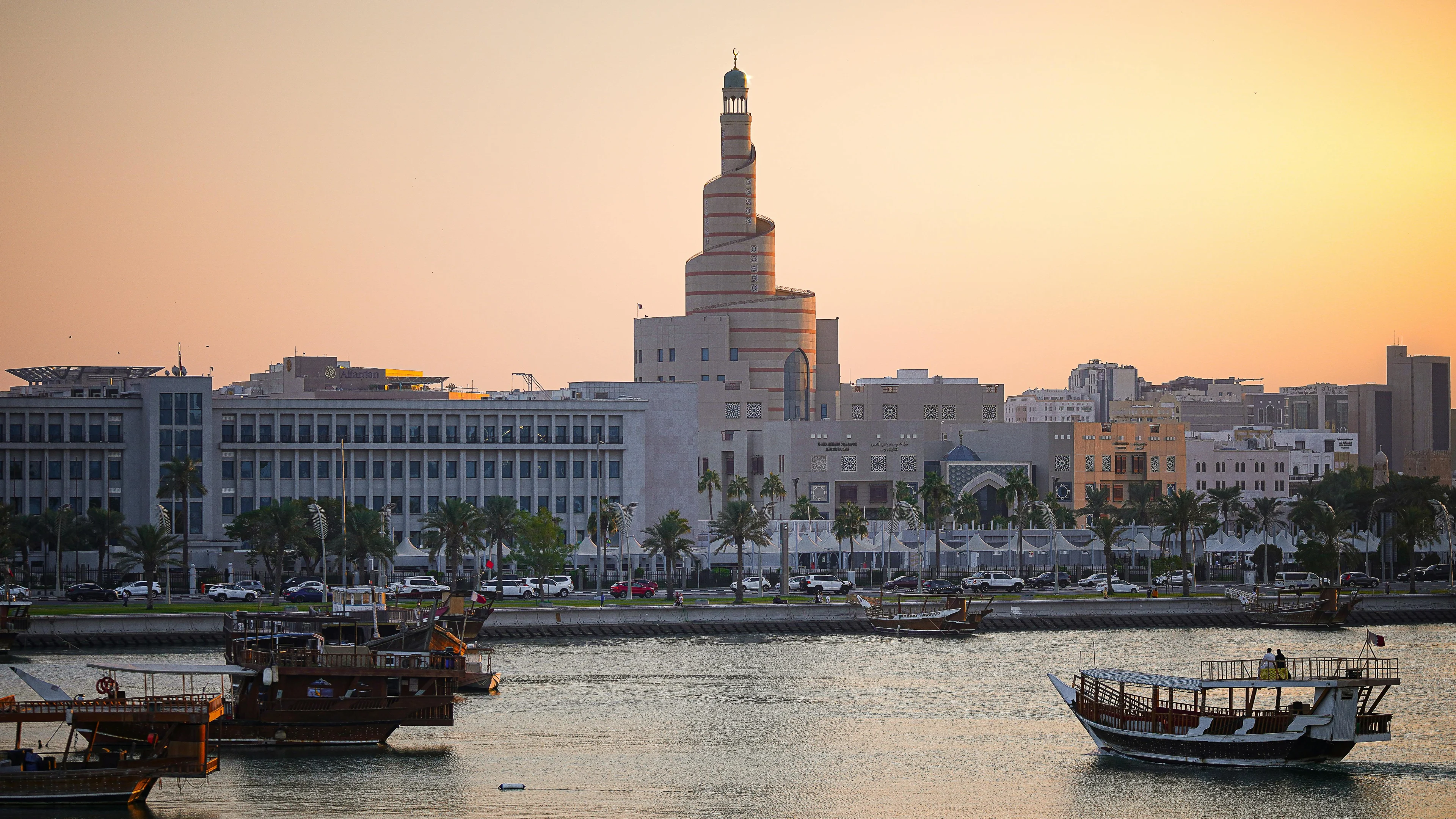 Nederlandse burgers in Qatar gewaarschuwd na explosies: 'Wees waakzaam'