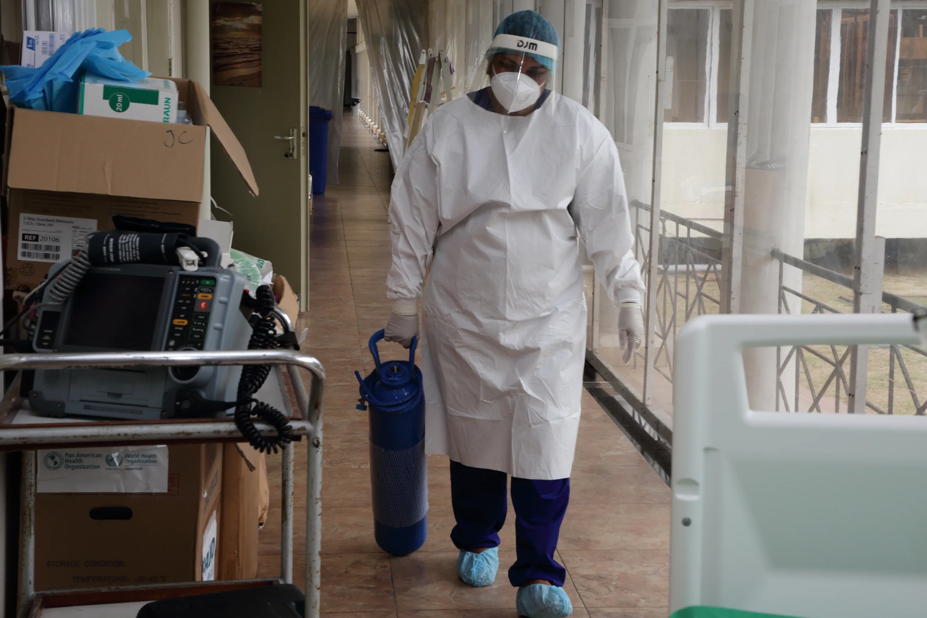 Twee weken geleden je laatste coronaprik gehad? Dan ben je weer welkom in Suriname