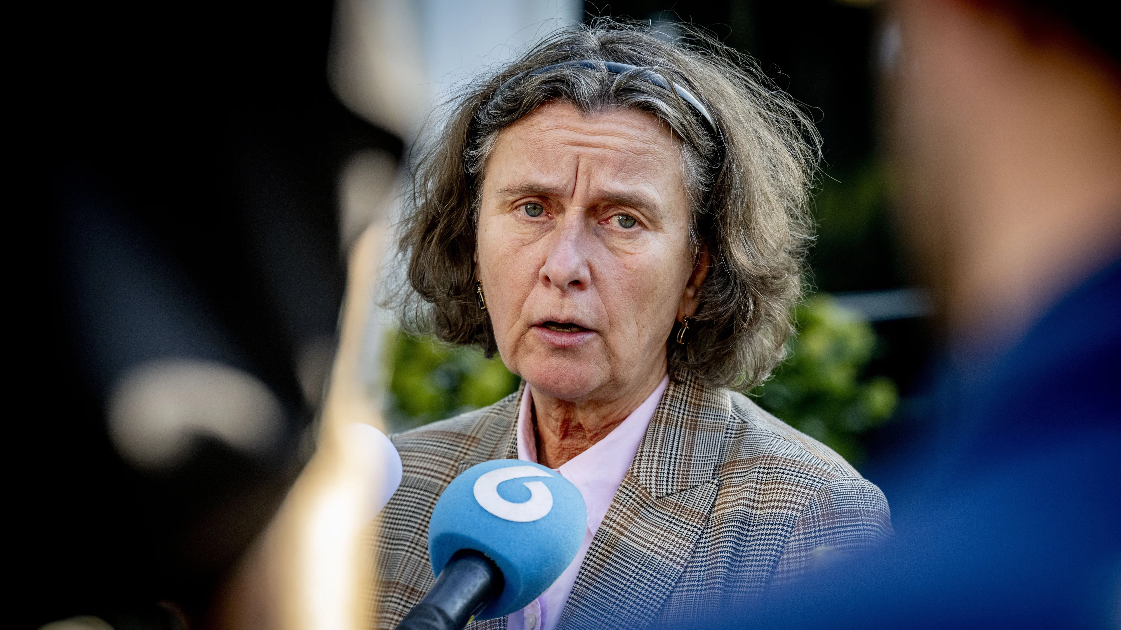 Asielwetten Faber onder vuur van eigen ambtenaren