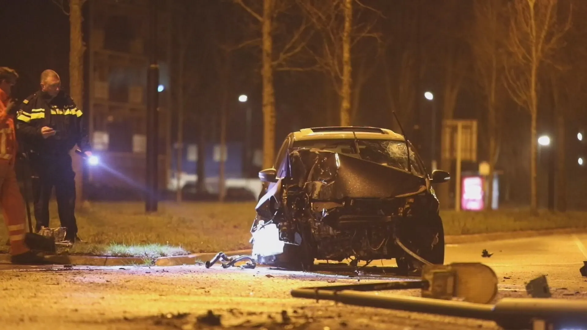 Bestuurder laat ravage achter in Apeldoorn, kiest vervolgens het hazenpad