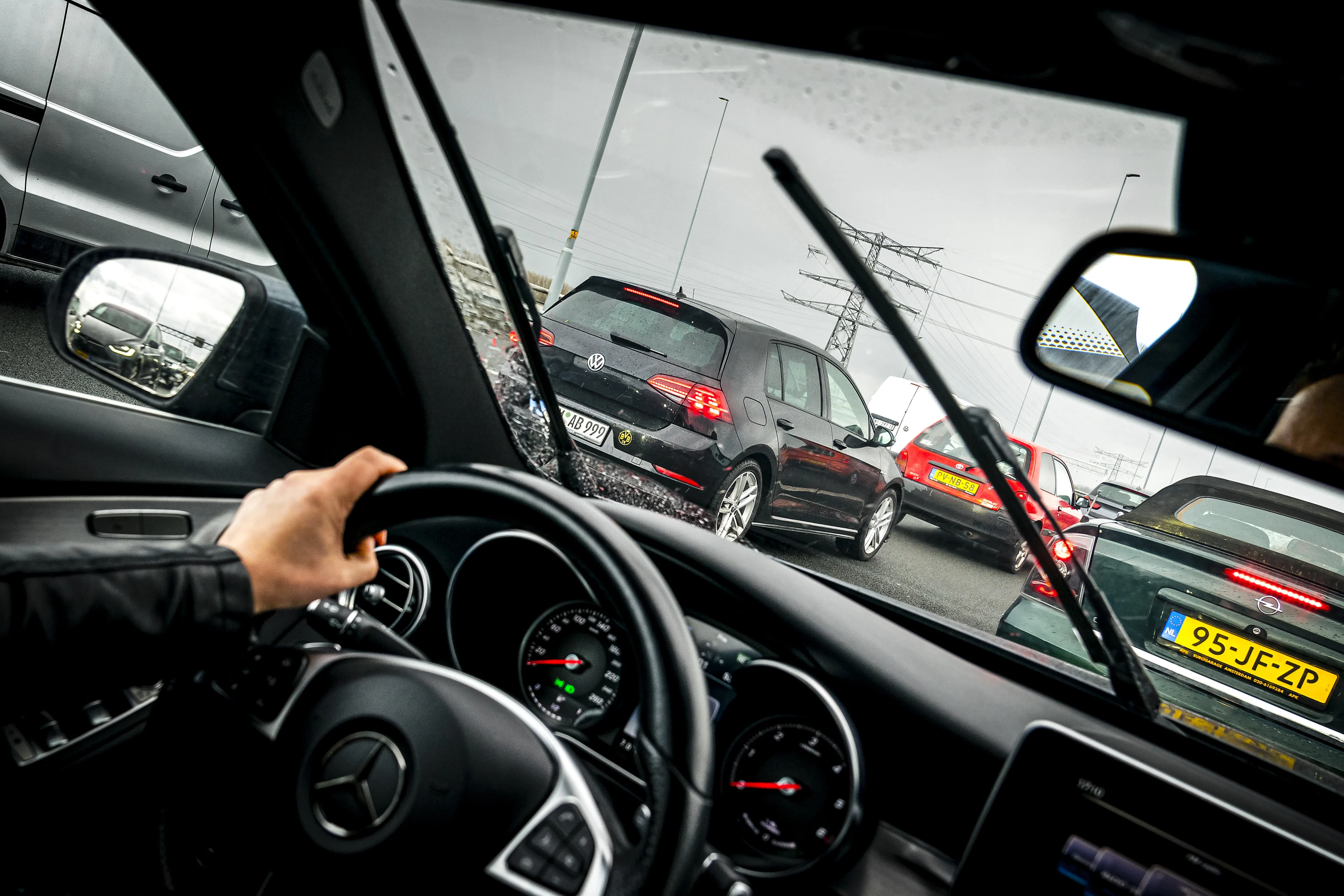 Ruim 710 kilometer file door regen en ongelukken