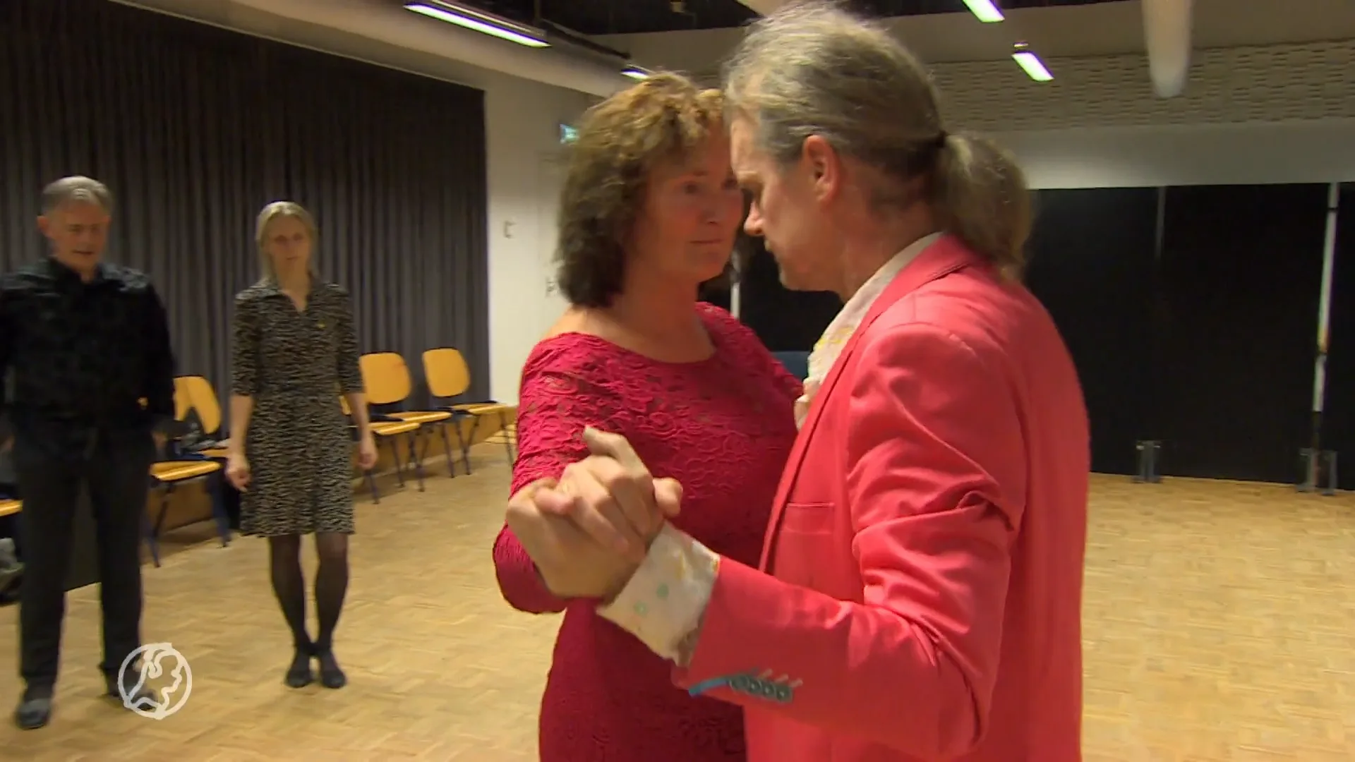 Niet naar de disco? Dan lekker de voetjes van de vloer in de dansschool!