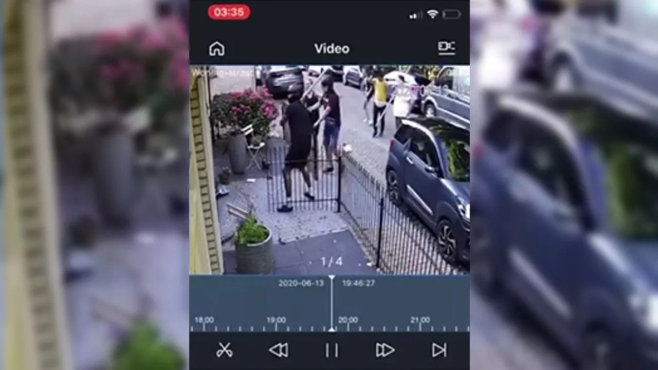 Boze buren bestormen huis met mestvork: 'Mijn vrienden vochten voor hun leven'