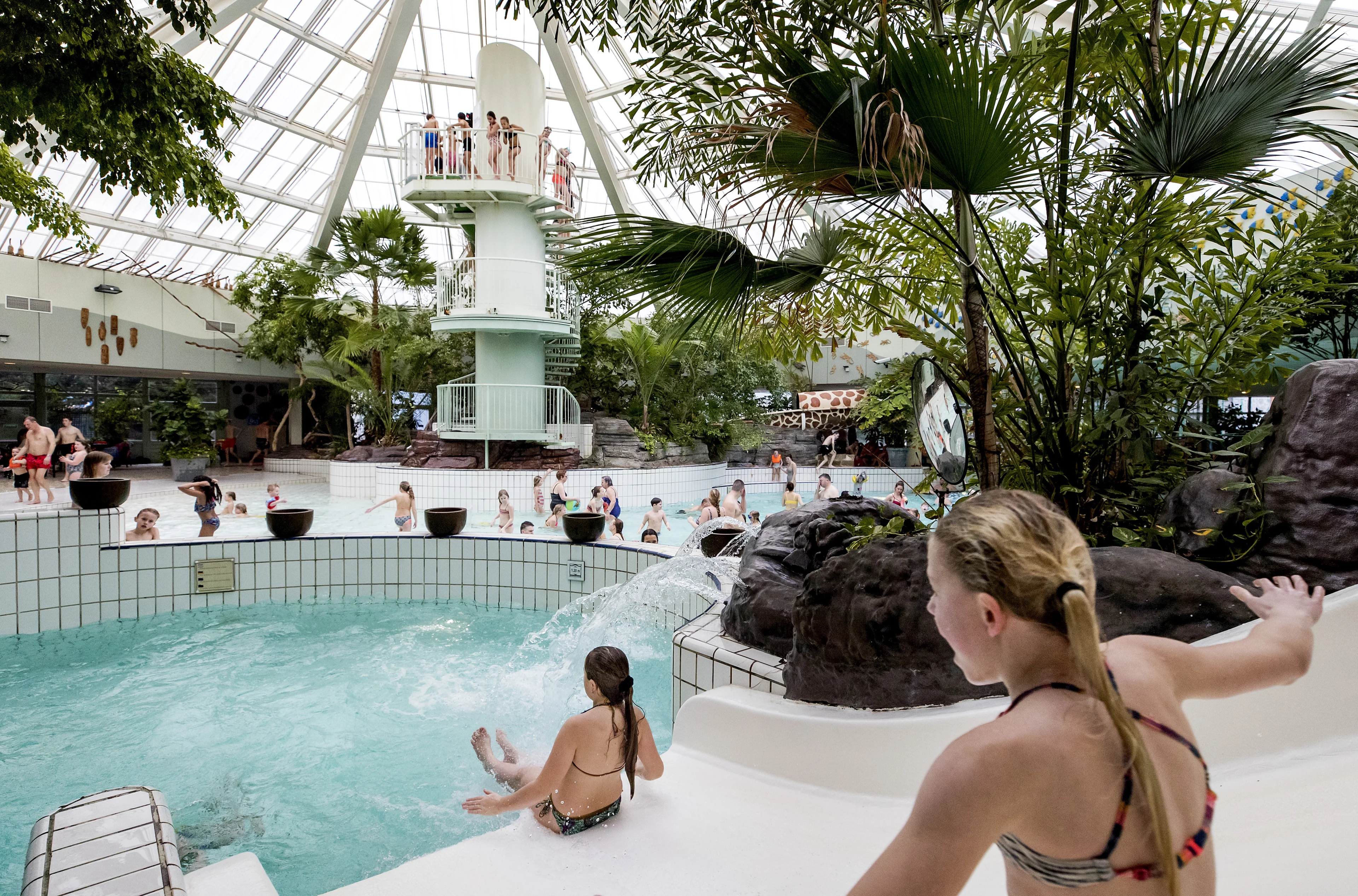 Asielzoeker vreest uitzetting na vermeende aanranding van jonge meisjes (11) in zwembad