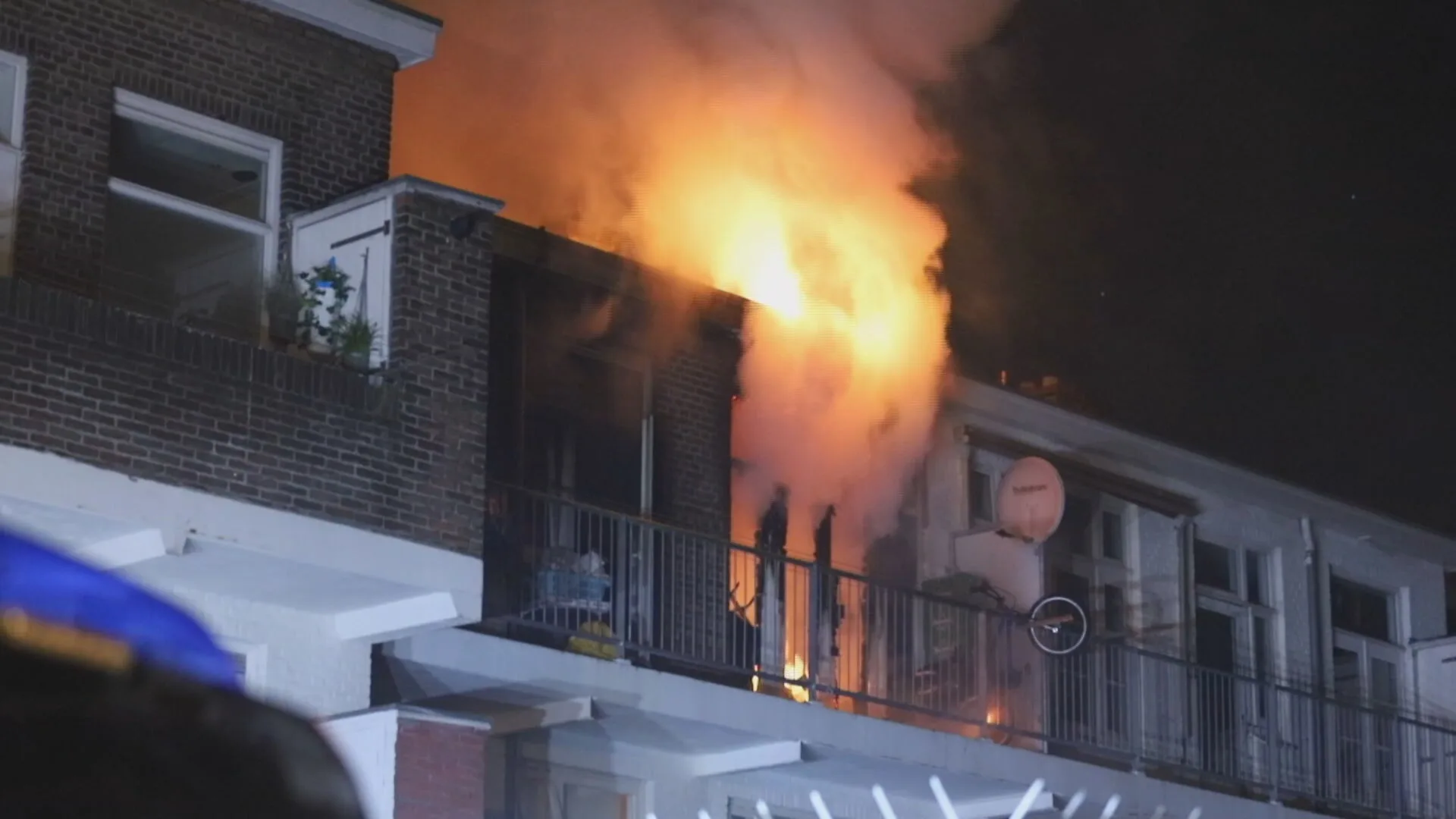 Woningen ontruimd na uitbreken brand in portiekwoning Den Haag