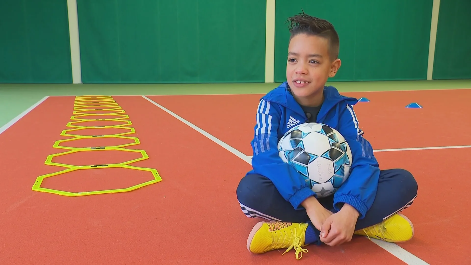 Voetbalwonder Lux (8) verbreekt record hooghouden en mag meetrainen bij Vitesse