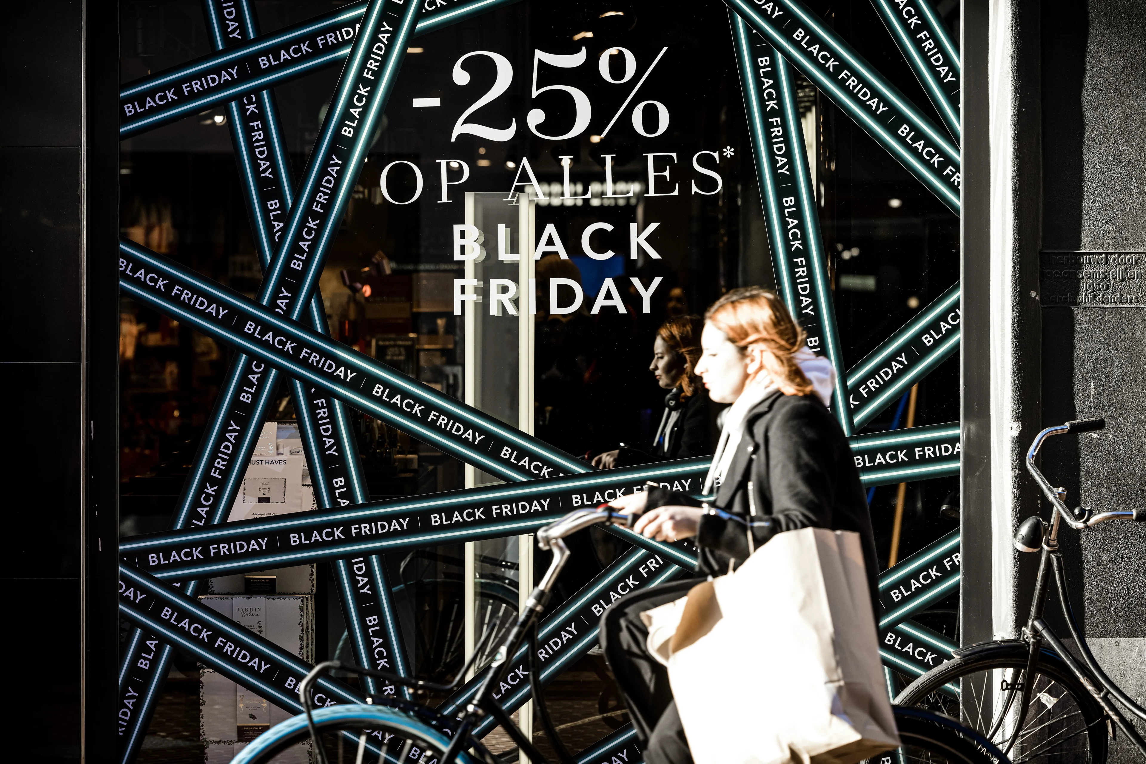 'Helft van de Nederlanders stelt aankoop uit tot Black Friday'