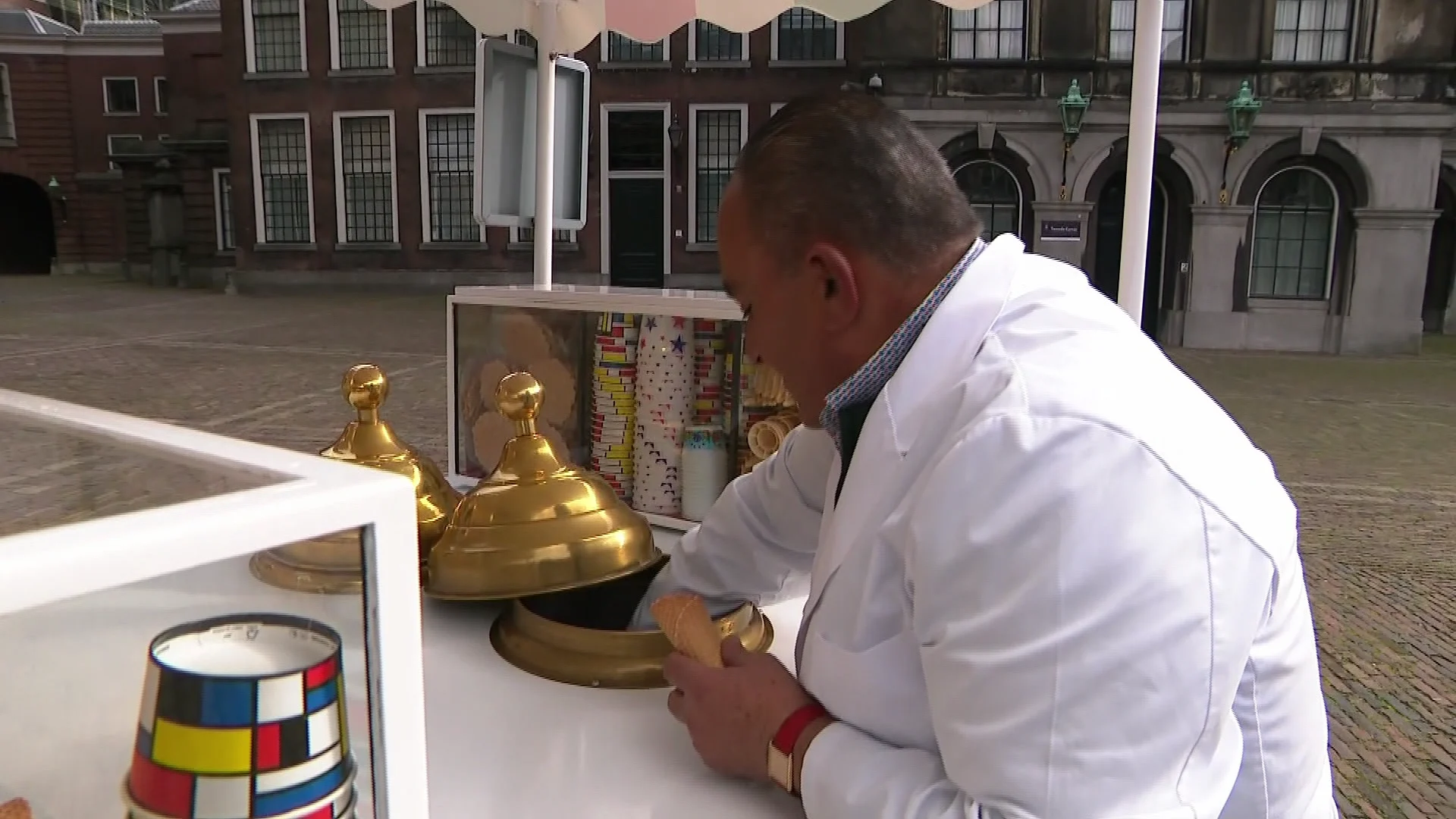 IJscoman Moes moet nu echt weg van het Binnenhof: 'Hij is wereldberoemd in Den Haag'