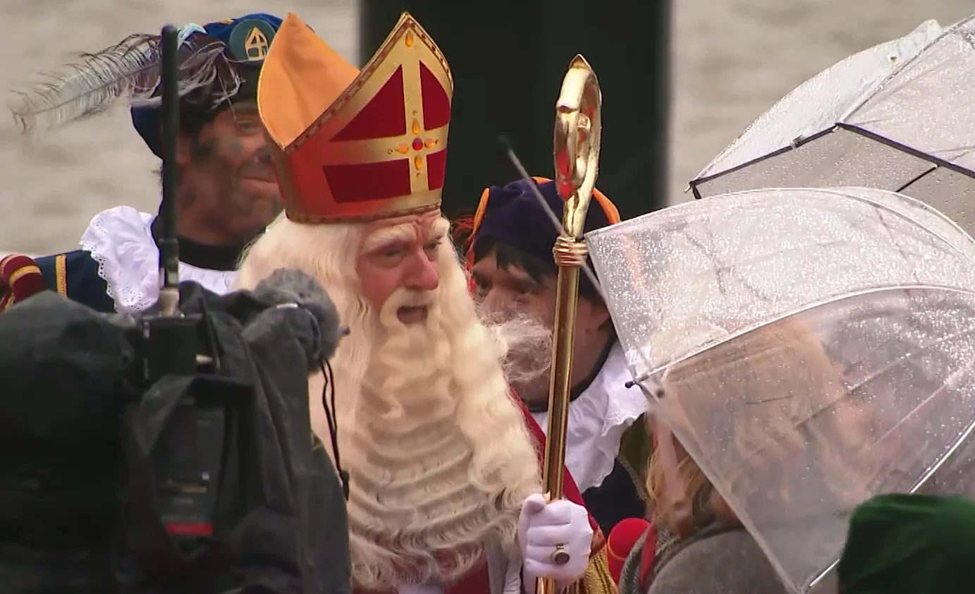 Hij is er! Sinterklaas veilig aangekomen in regenachtig Gorinchem