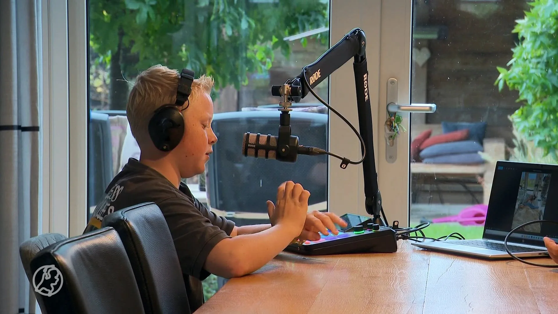 Na zware openhartoperatie lanceert Justin (12) inspirerende podcast voor lotgenoten