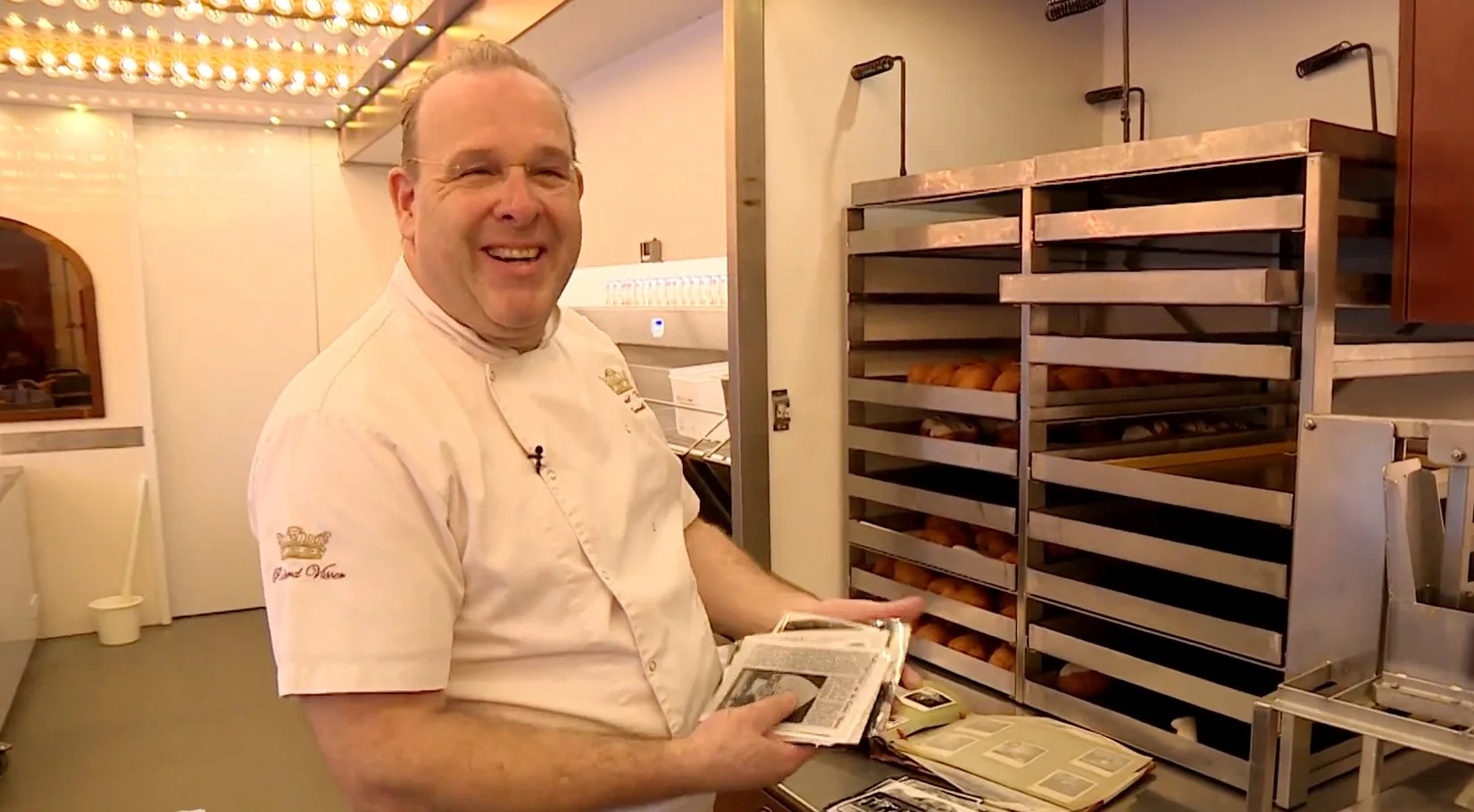 #CrisisvanNL | Oliebollenkoning Richard ziet prijzen de pan uitrijzen maar laat zich niet uit het veld slaan