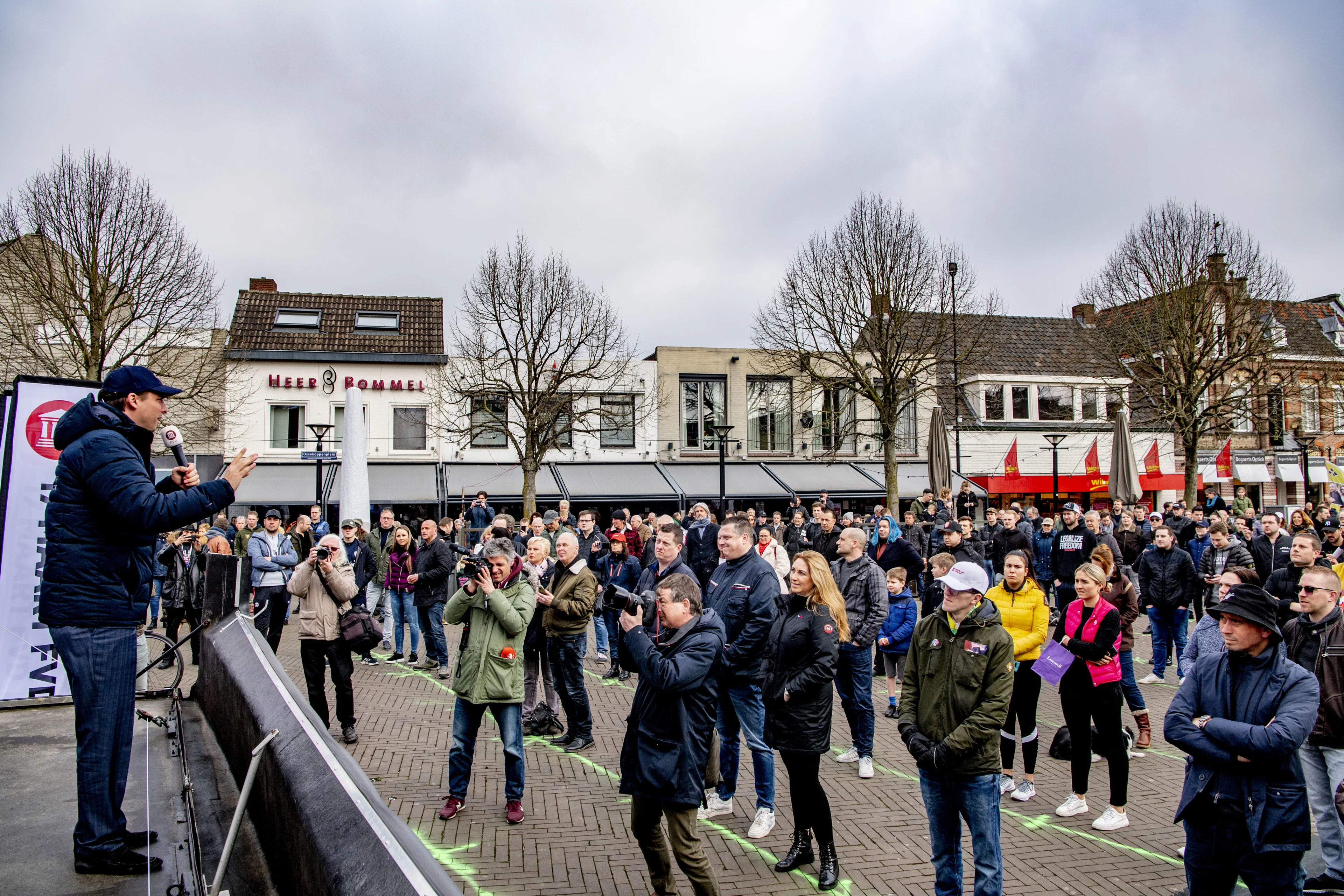 Forum voor Democratie voert campagne in Oss, café-eigenaar woedend: ‘Trap op onze ziel’