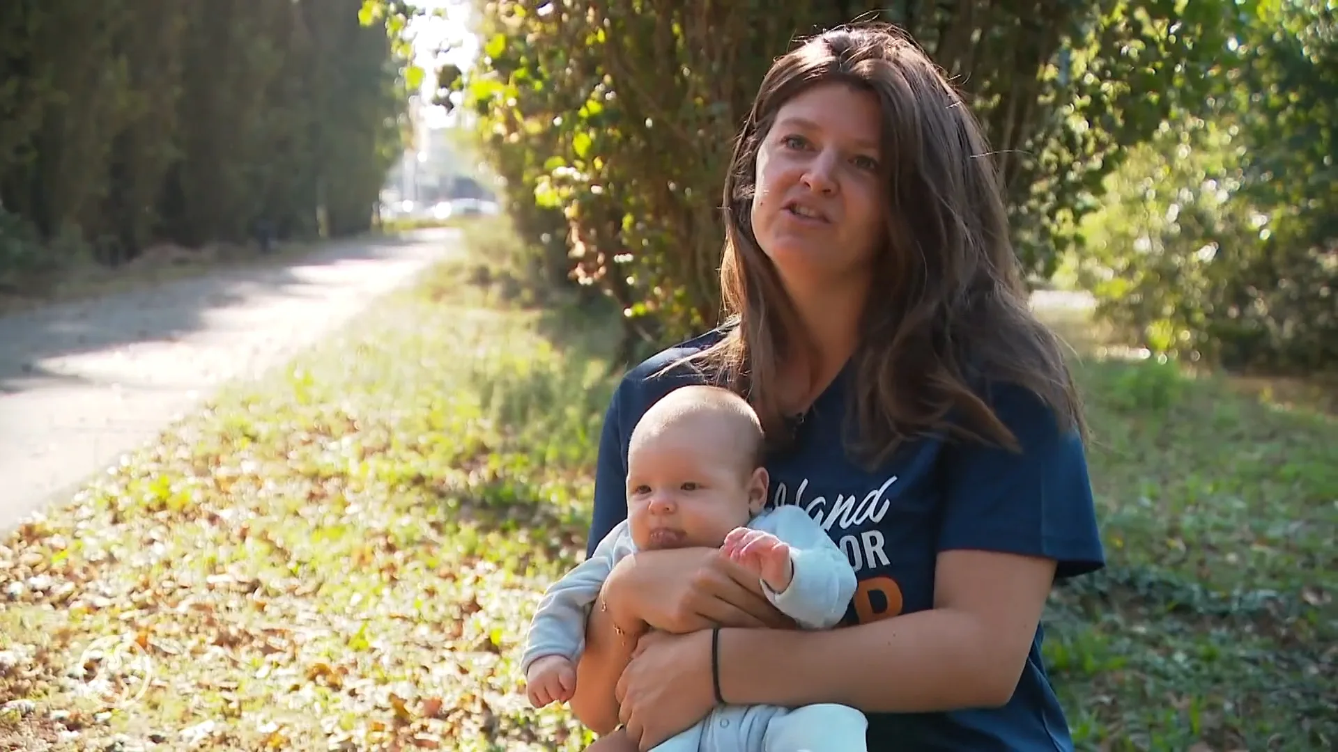 Sophie (25) wordt langzaam blind en doof: 'Weet niet of ik mijn zoontje zie opgroeien'
