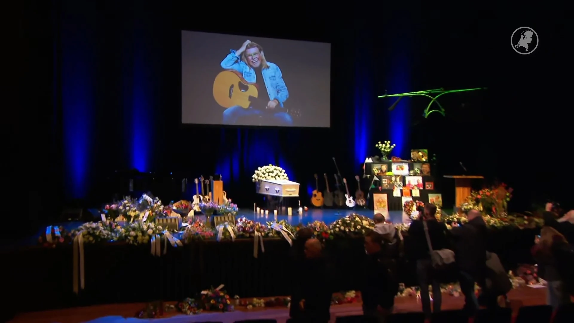 Ruim 1500 mensen brengen laatste groet aan René Karst