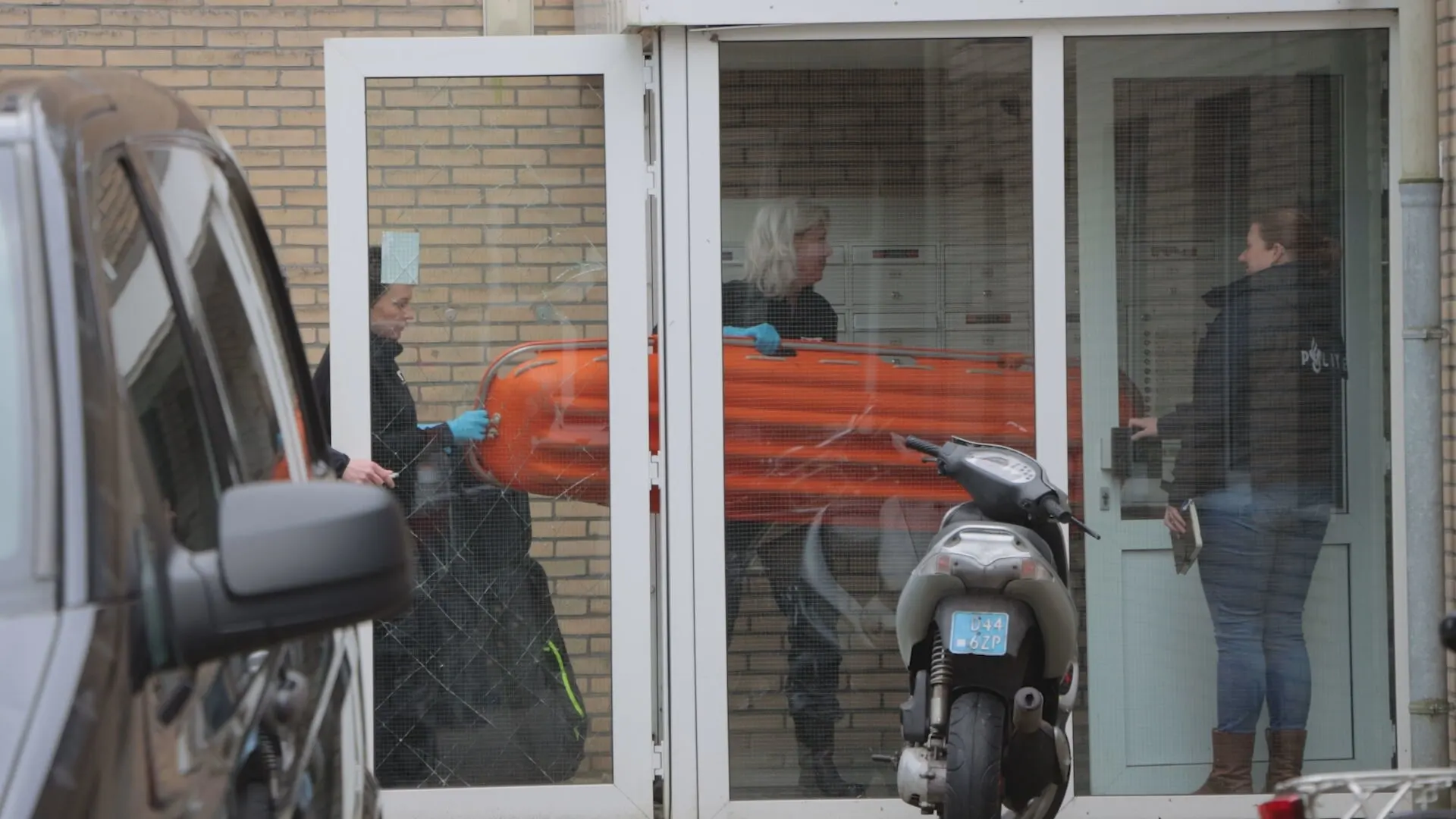 Dode gevonden op overloop in Emmen, politie houdt 'alle scenario's open' 