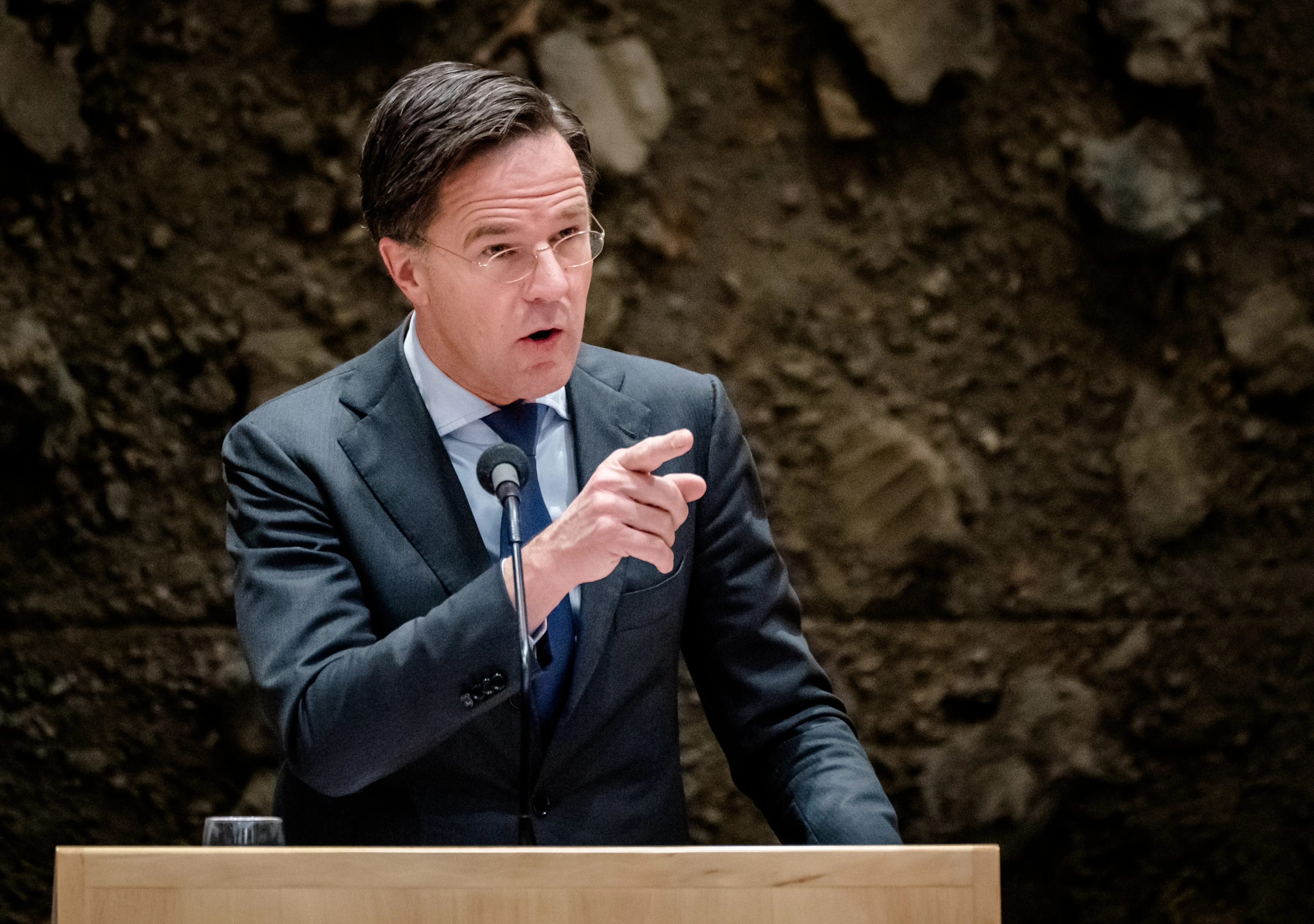 Rutte: alleen verder versoepelen als de regels nageleefd worden